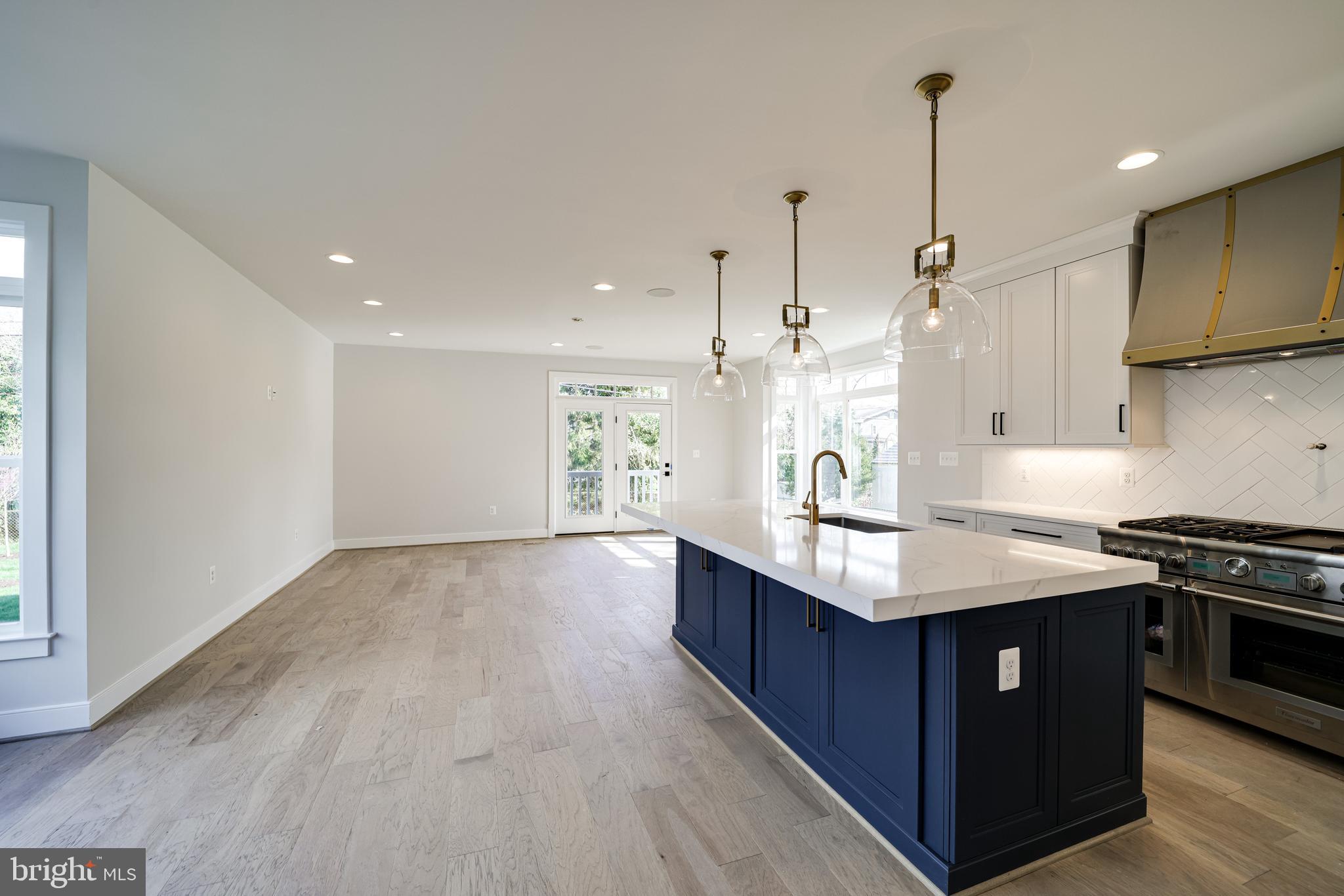 COLLINGWOOD MANOR - Residential