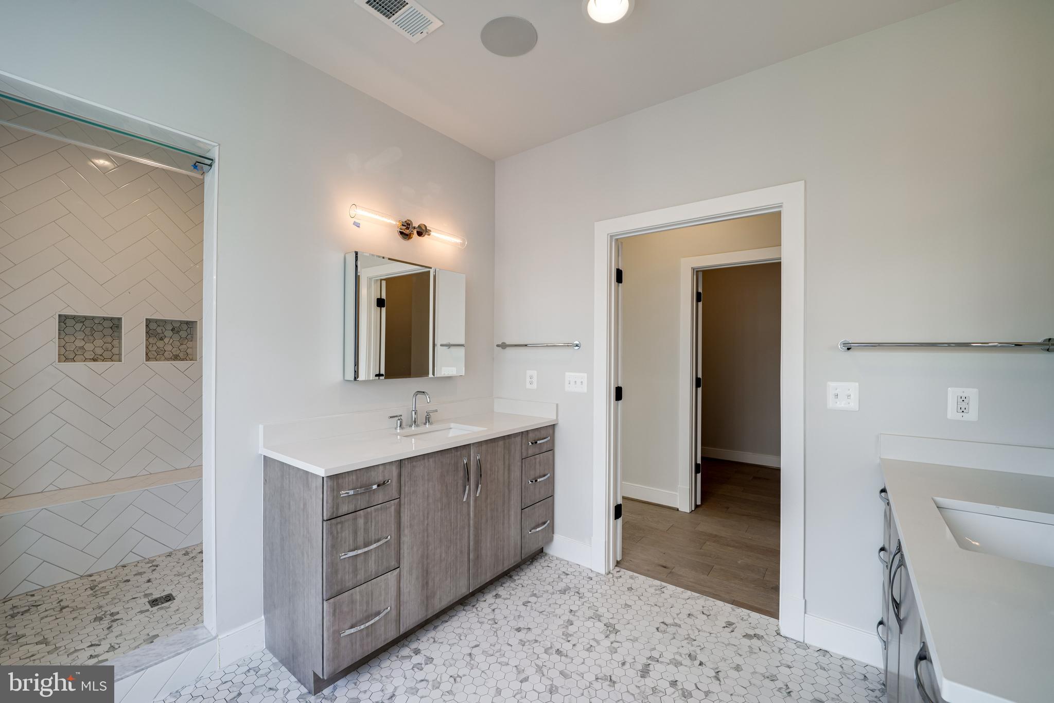 COLLINGWOOD MANOR - Residential