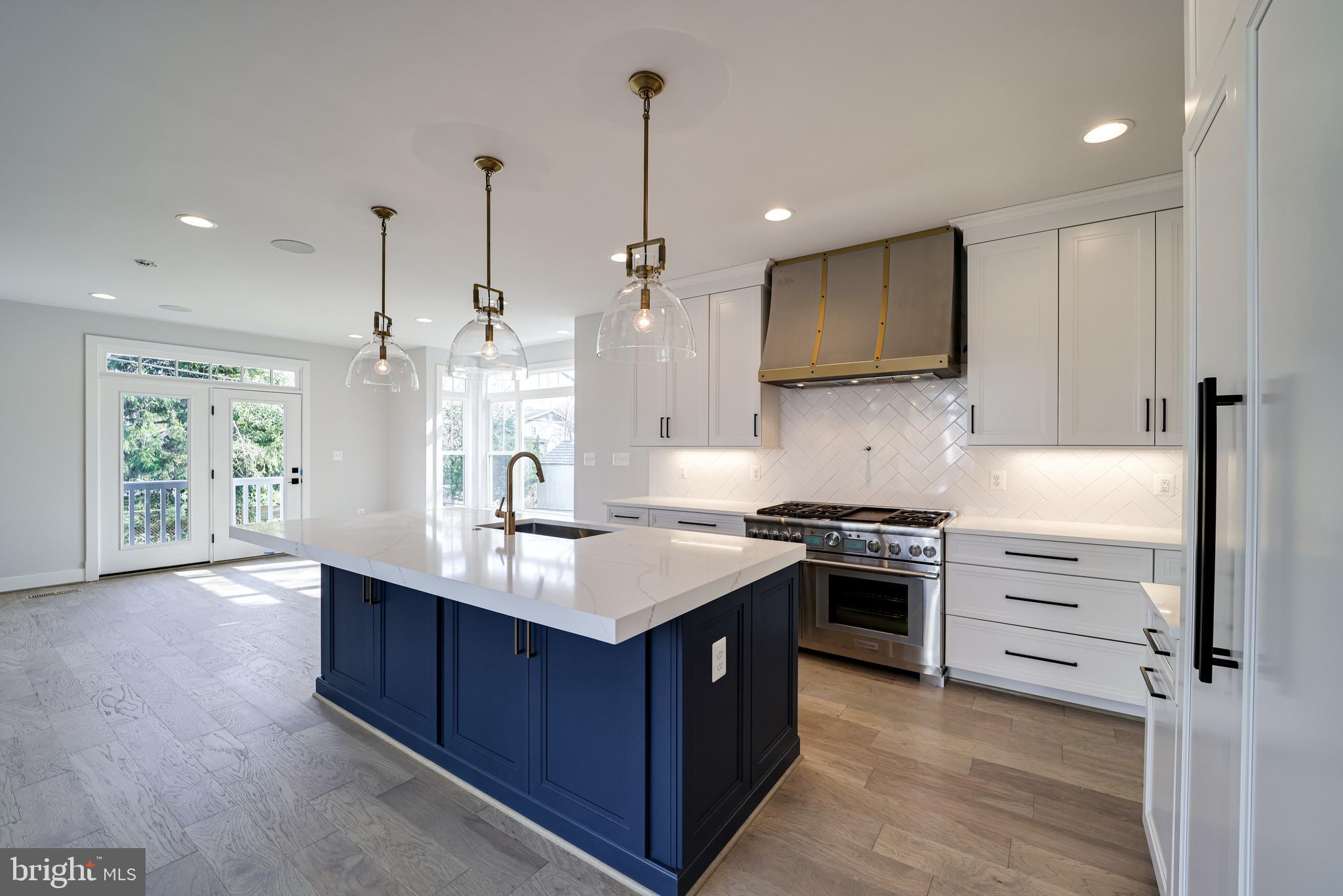 COLLINGWOOD MANOR - Residential