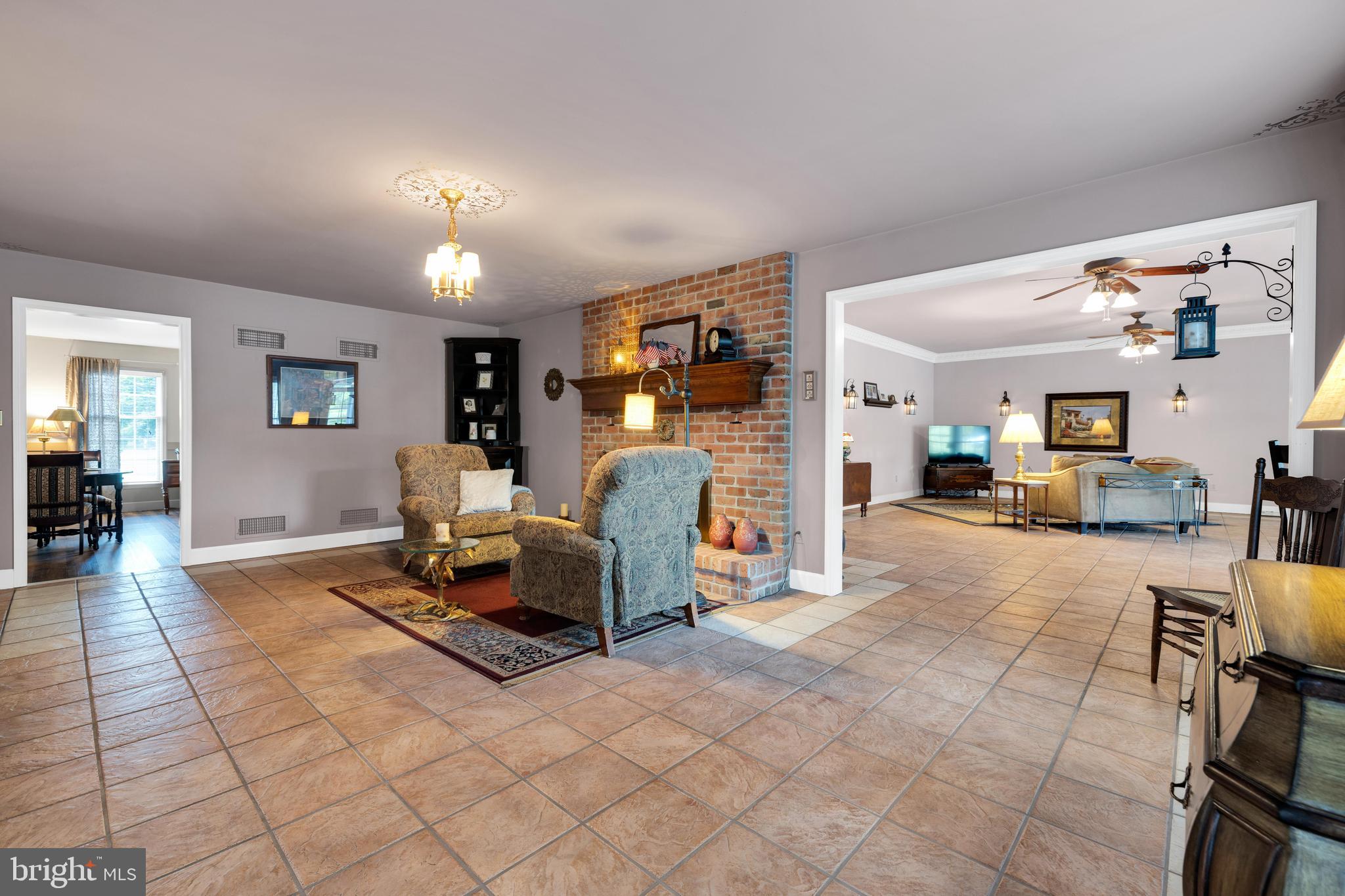 FIVE MILE HILL - Residential