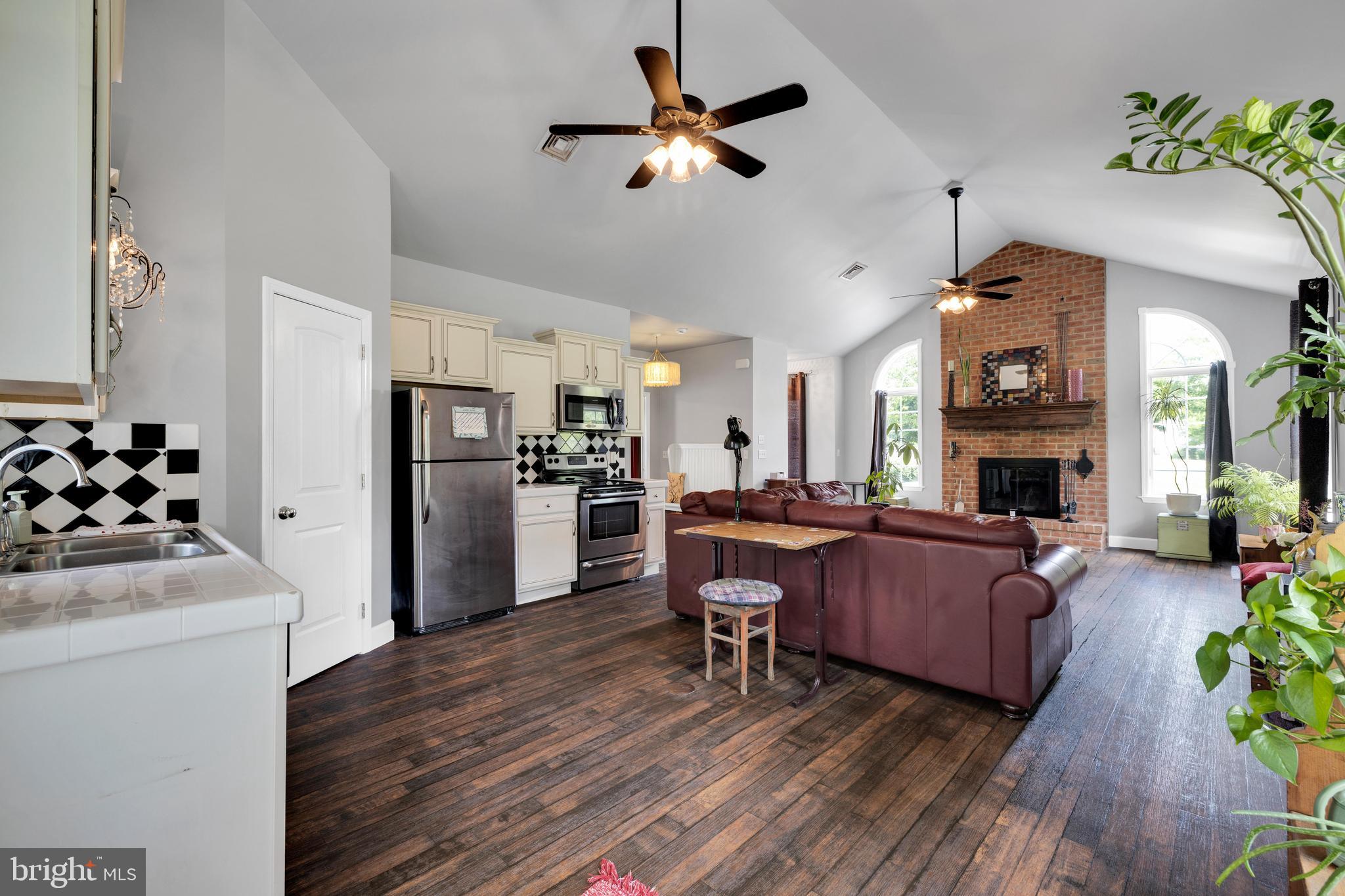 FIVE MILE HILL - Residential