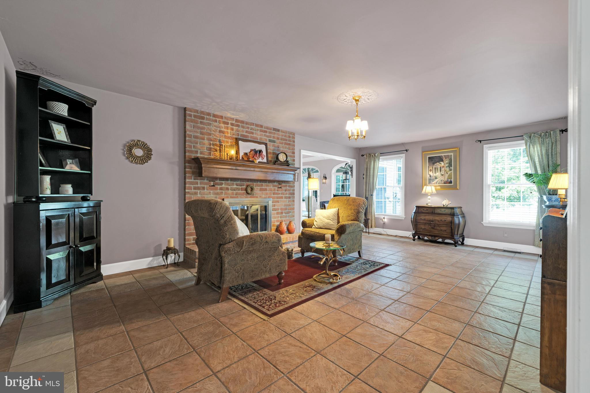 FIVE MILE HILL - Residential