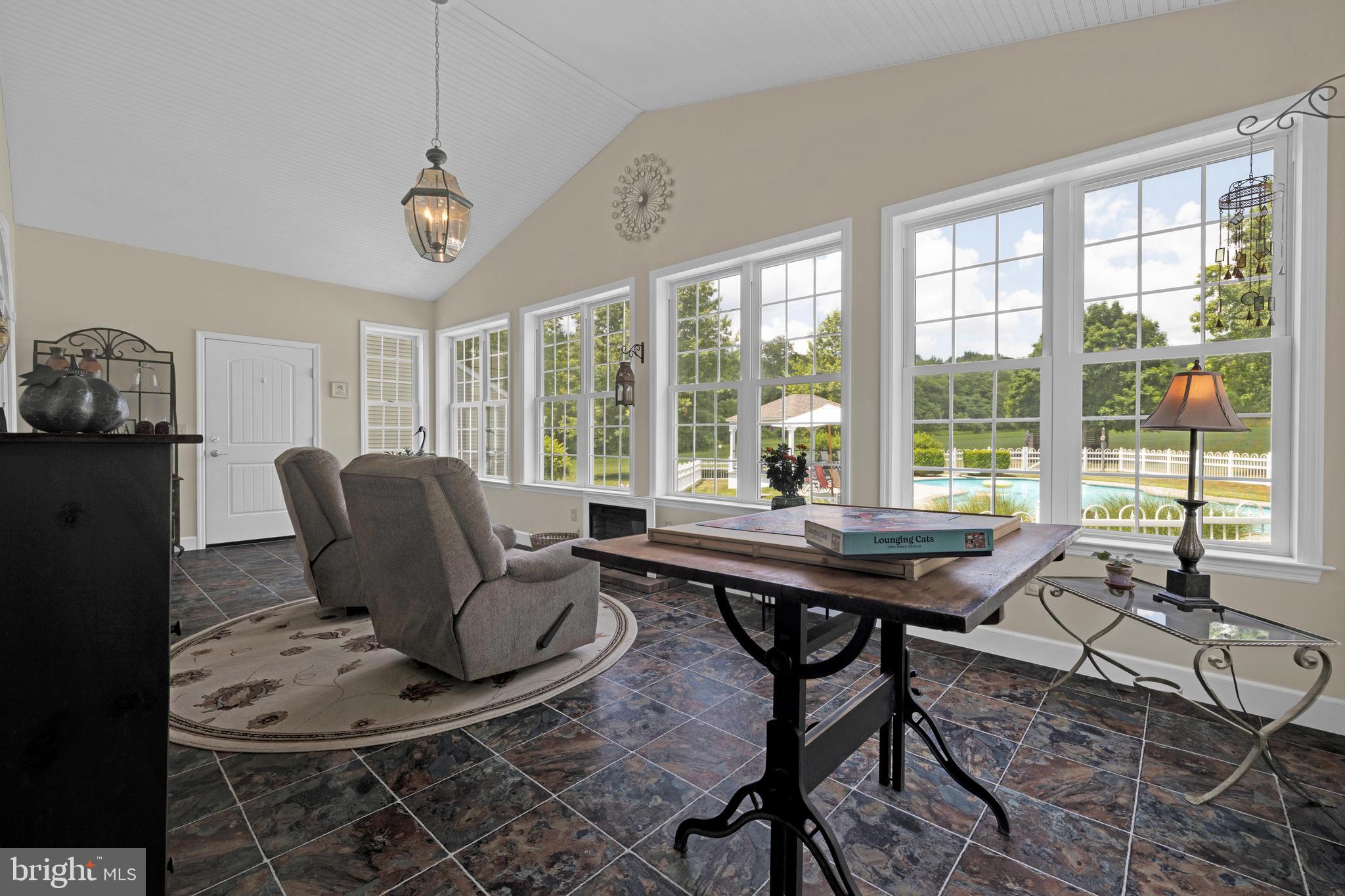 FIVE MILE HILL - Residential