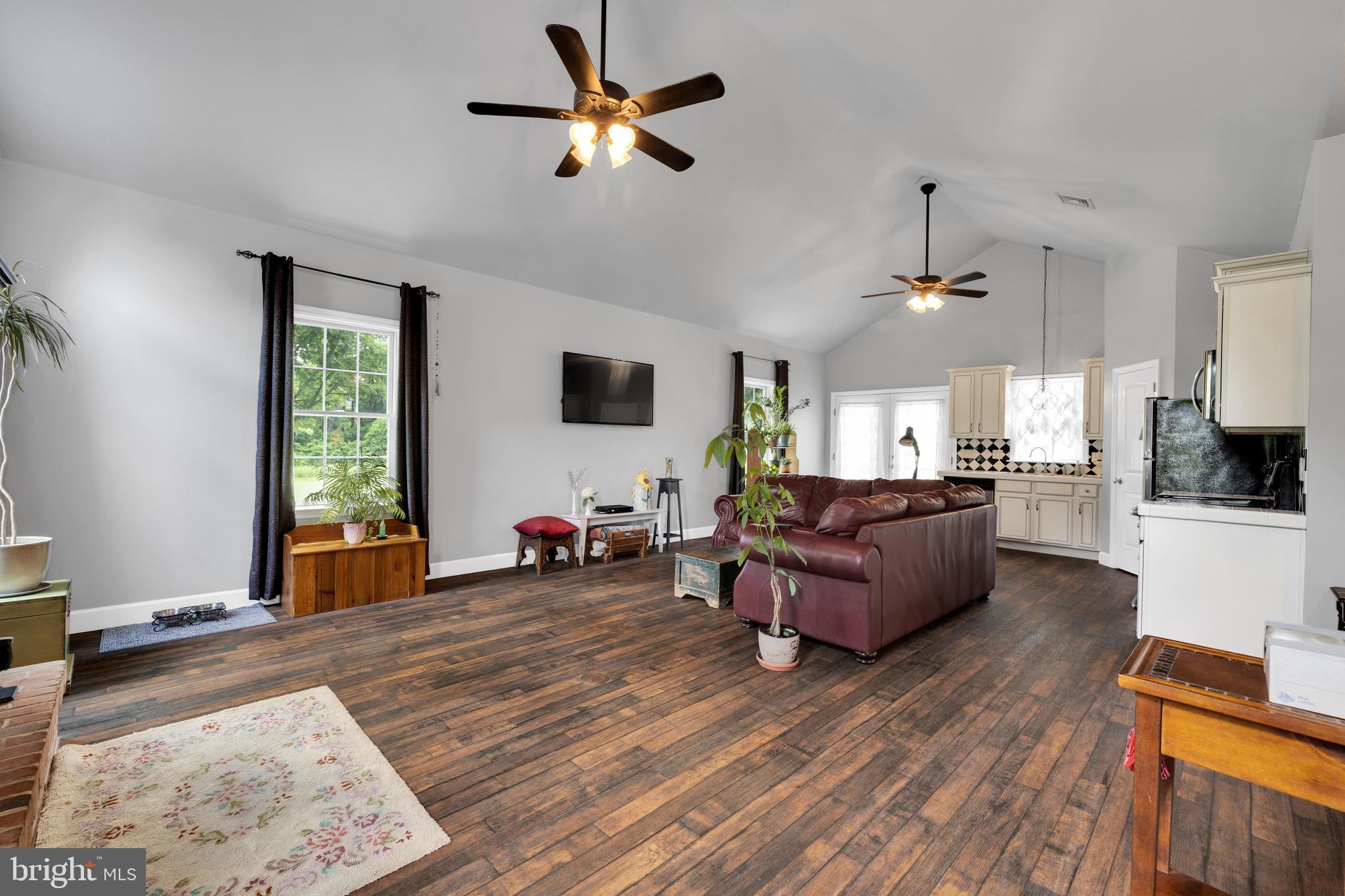 FIVE MILE HILL - Residential