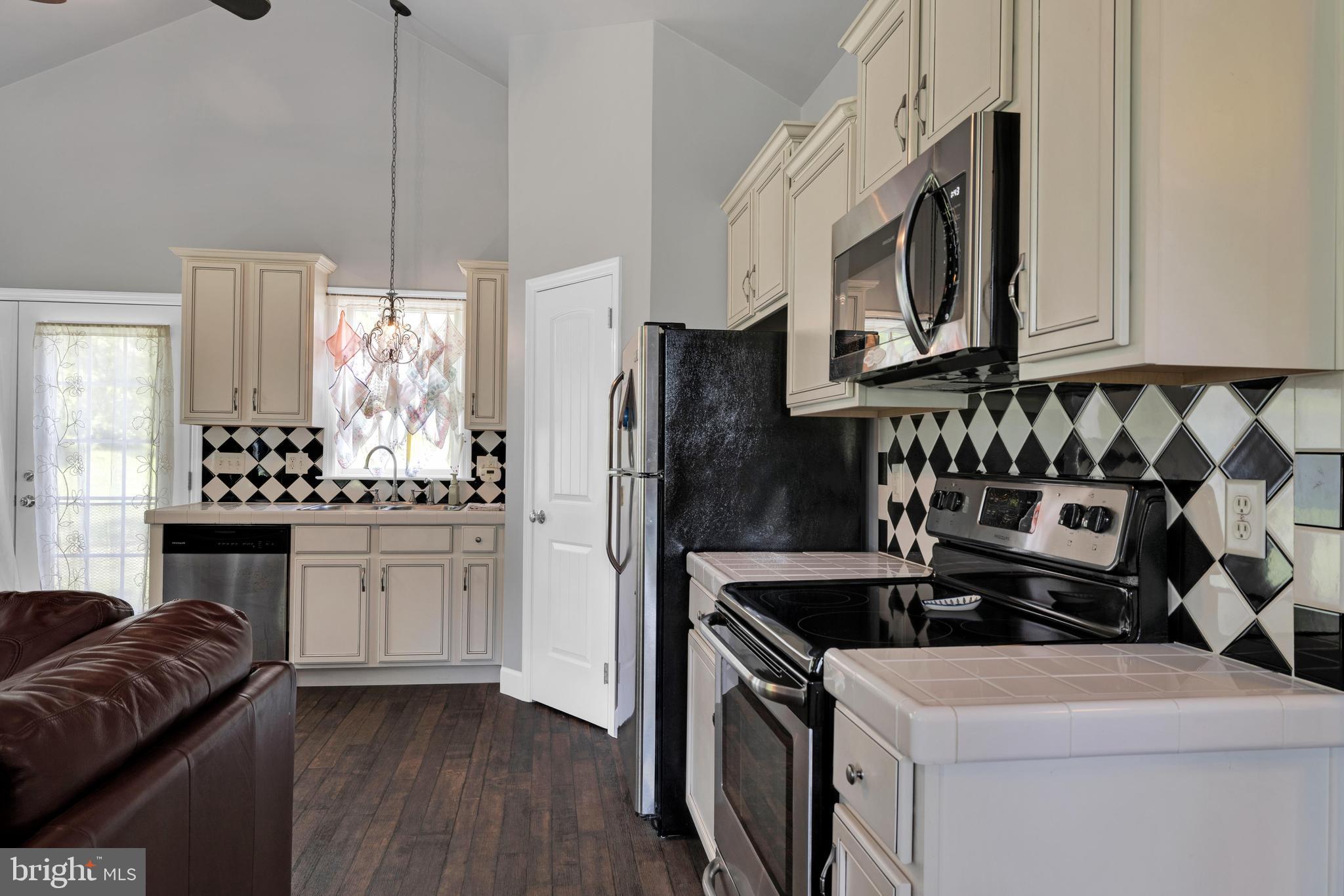 FIVE MILE HILL - Residential