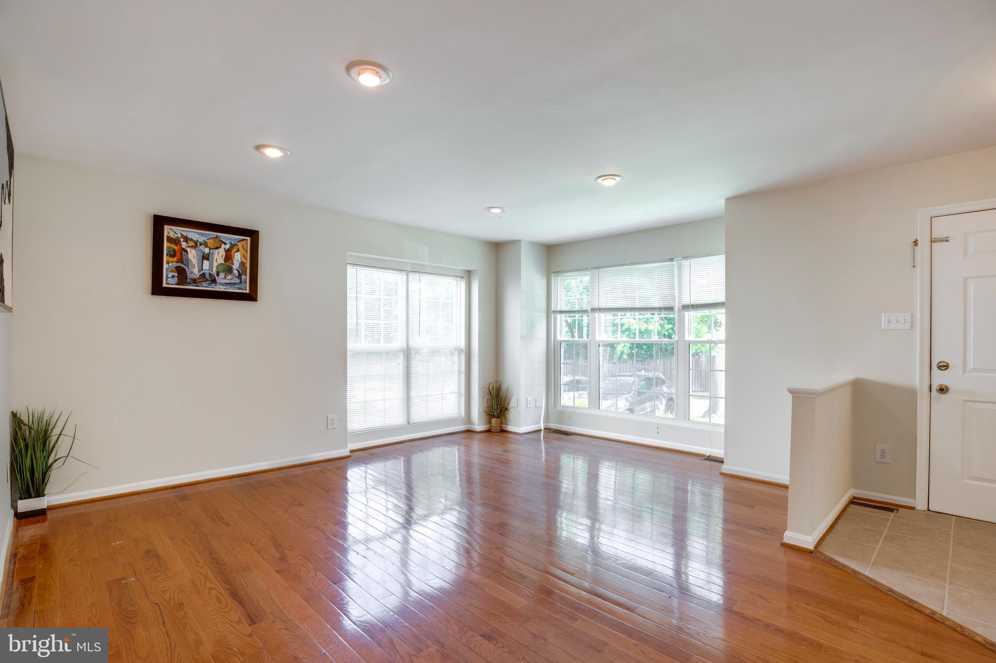 CENTRE RIDGE LAND BAY - Residential