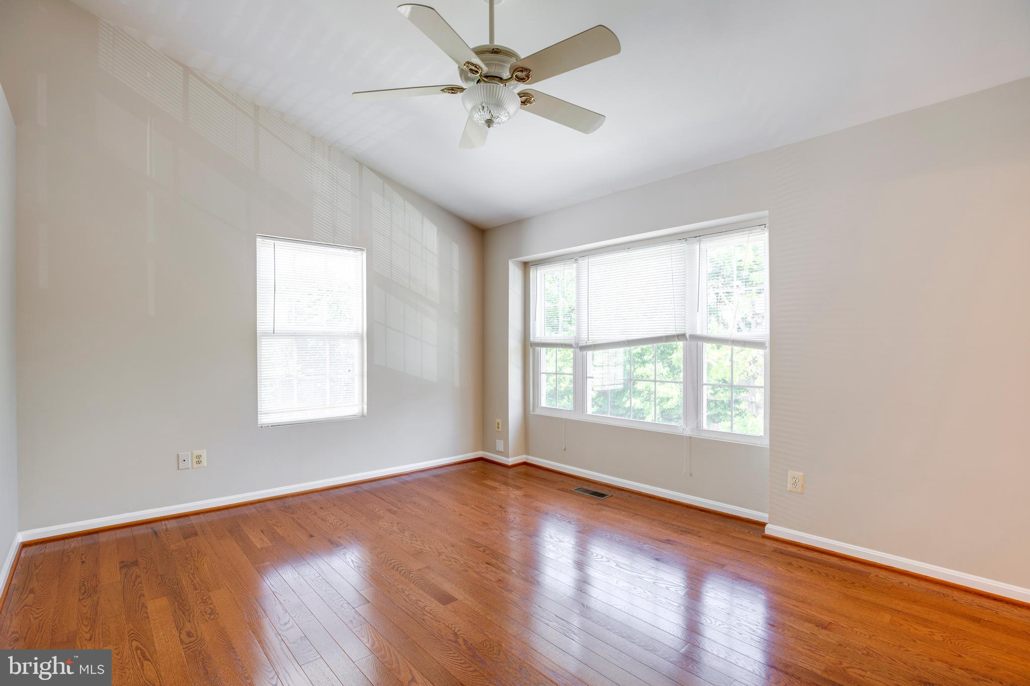 CENTRE RIDGE LAND BAY - Residential