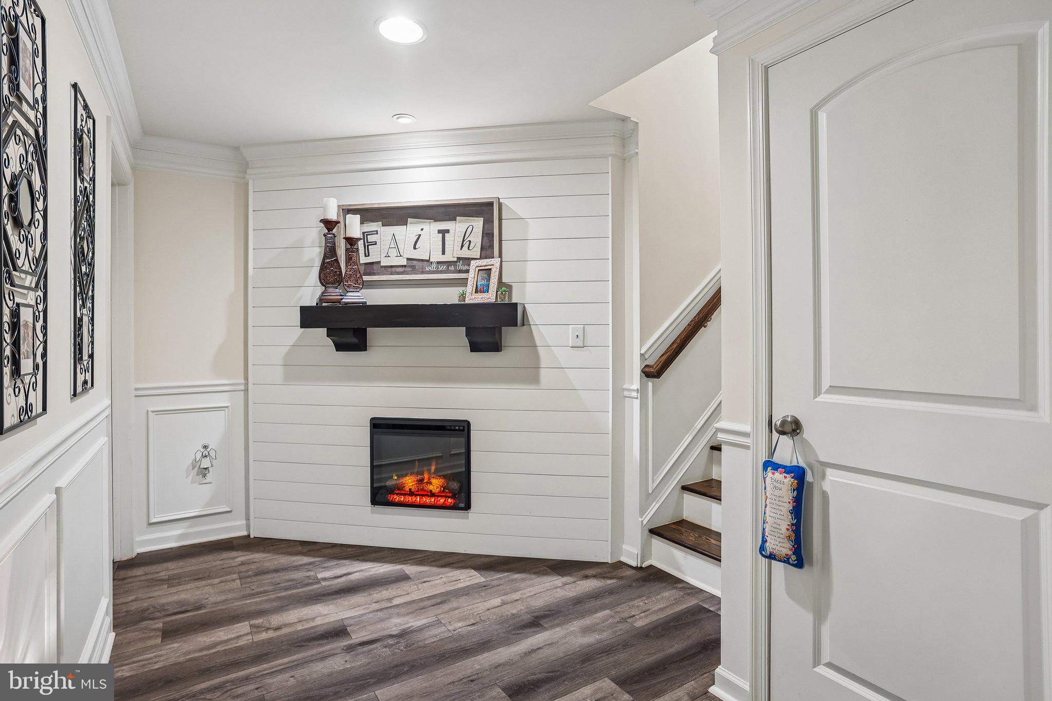 MERIDIAN CROSSING - Residential