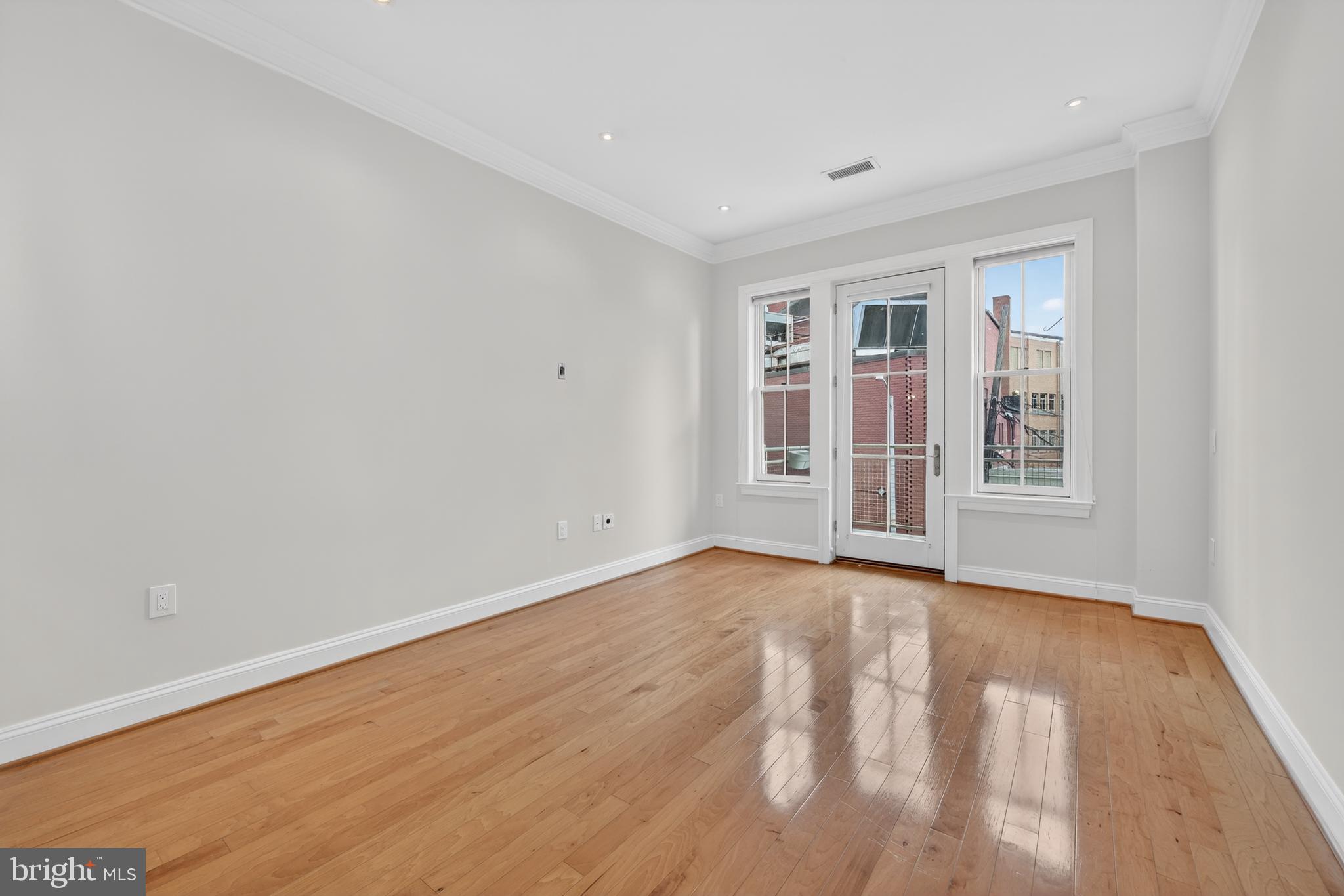 LOGAN CIRCLE - Residential