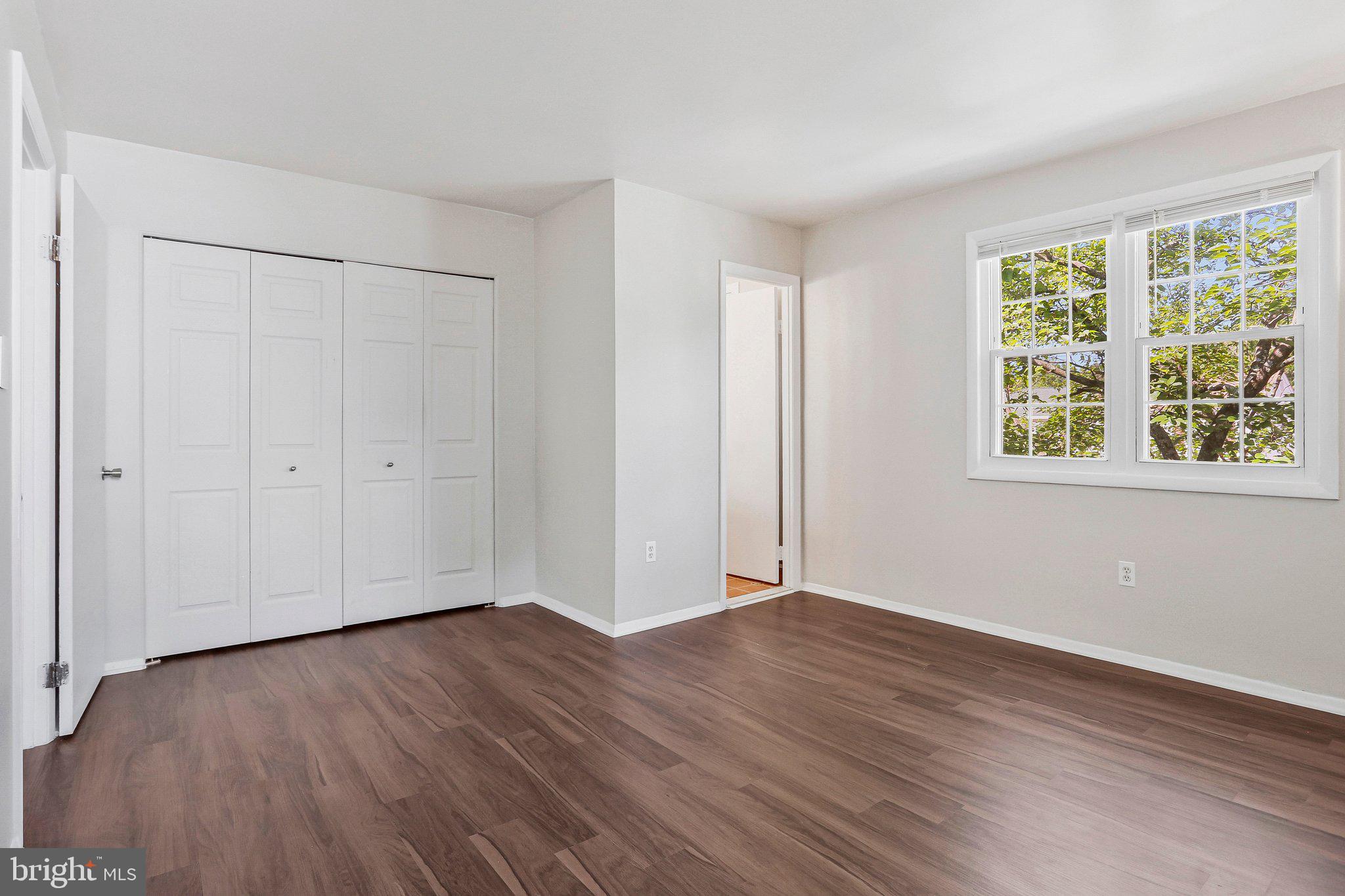 LAURELTON - Residential