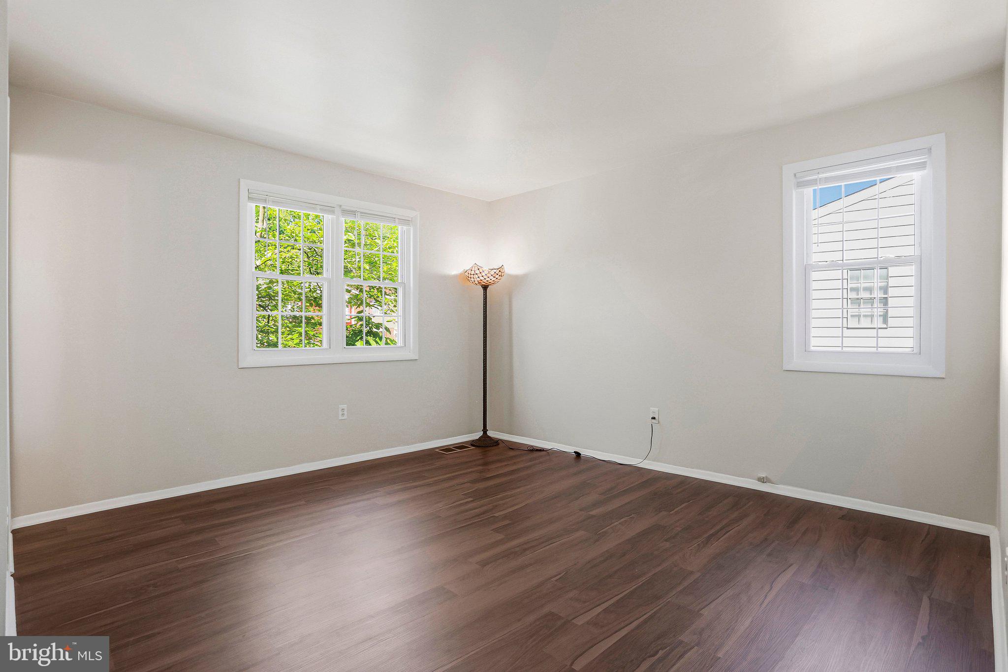 LAURELTON - Residential