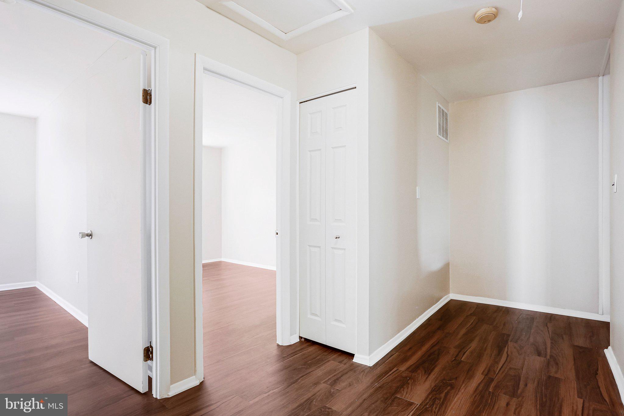 LAURELTON - Residential