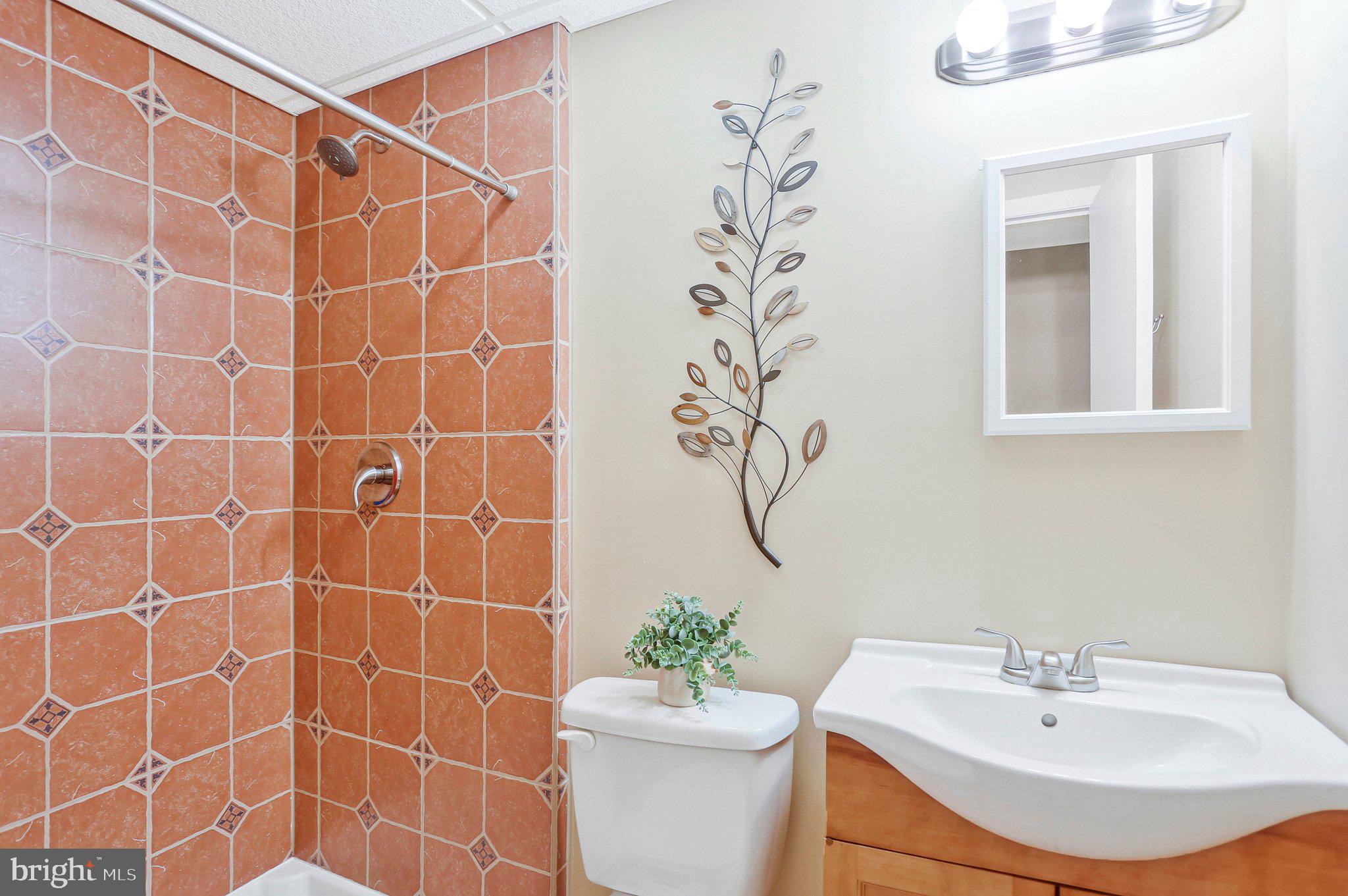 LAURELTON - Residential