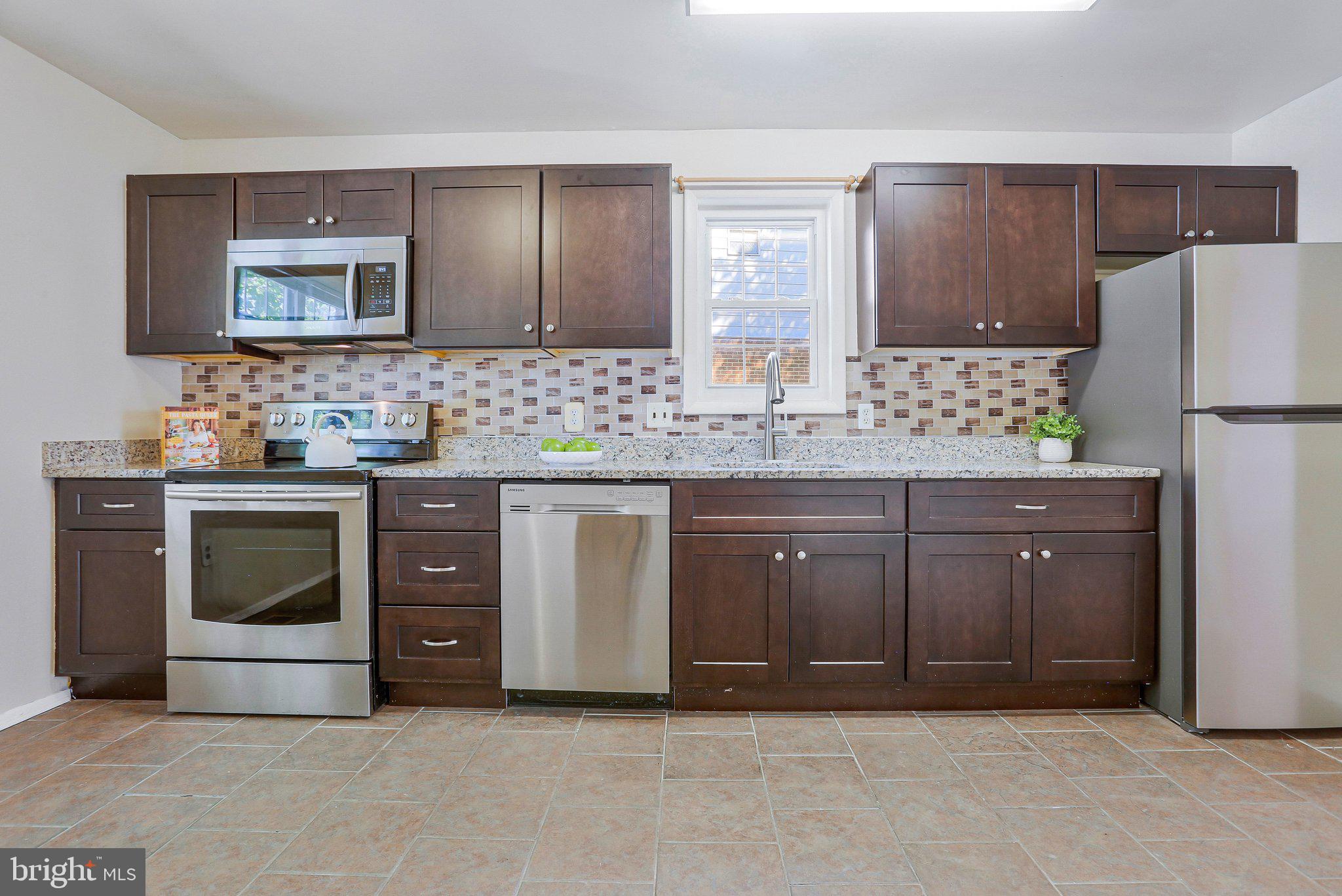 LAURELTON - Residential