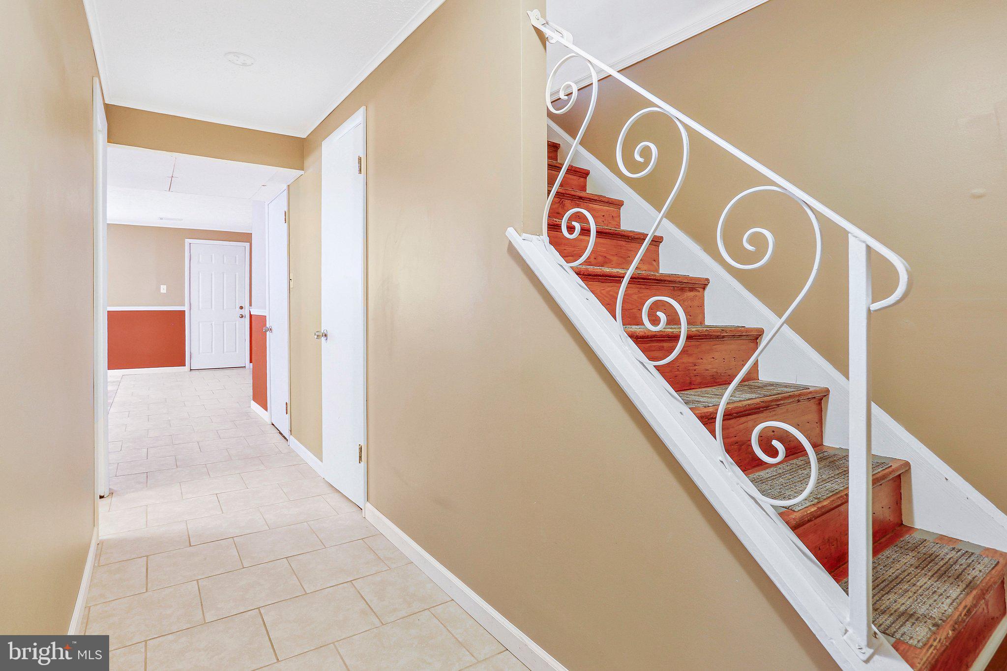 LAURELTON - Residential