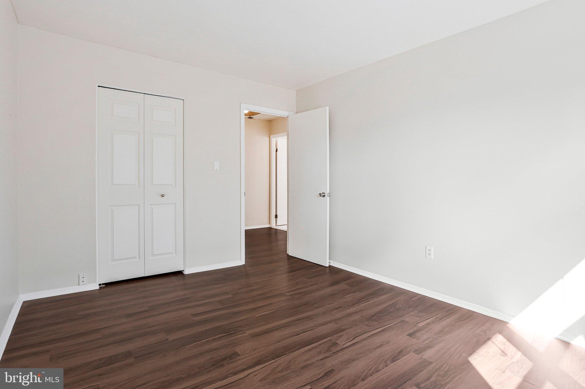 LAURELTON - Residential