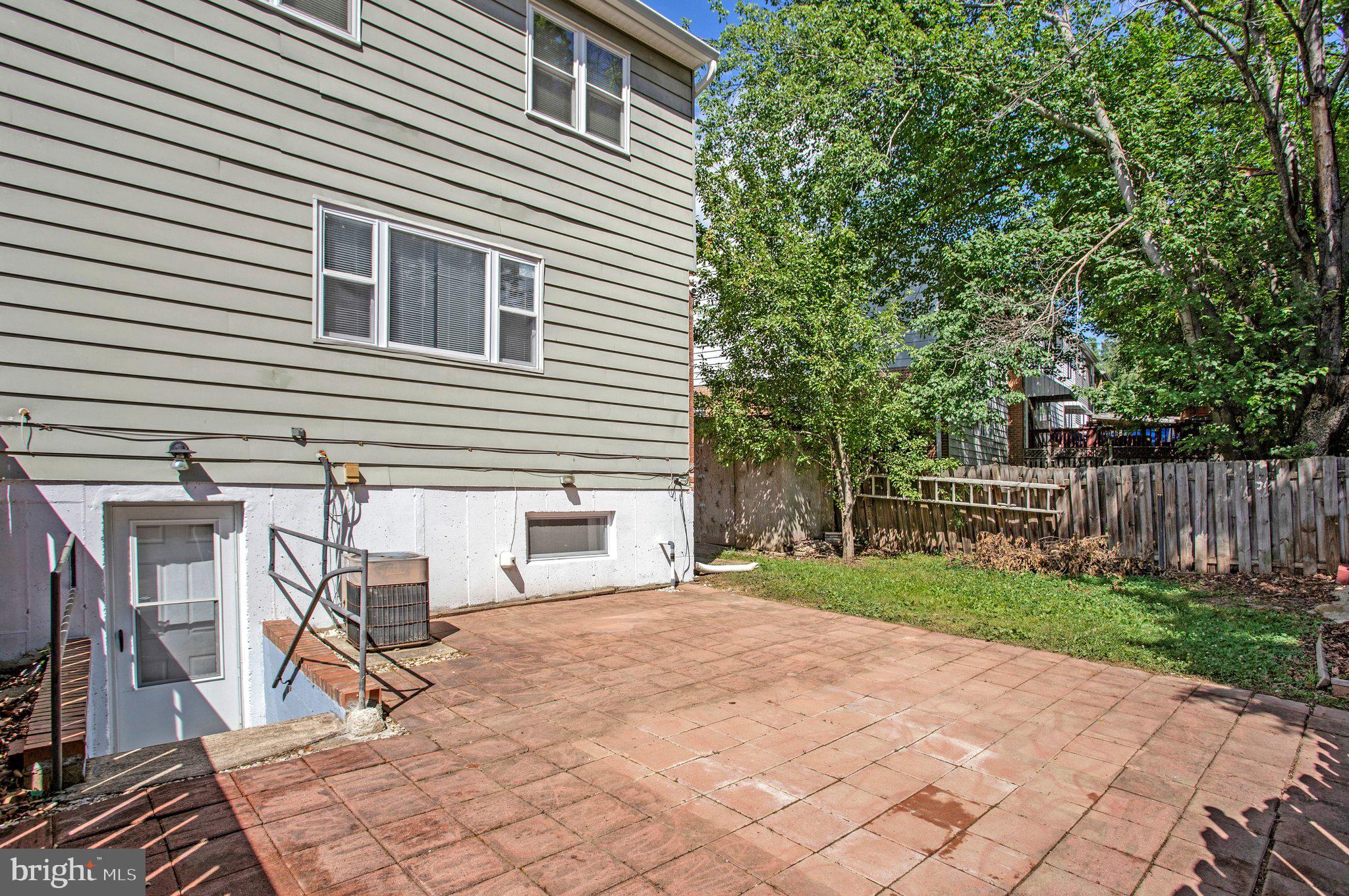 LAURELTON - Residential