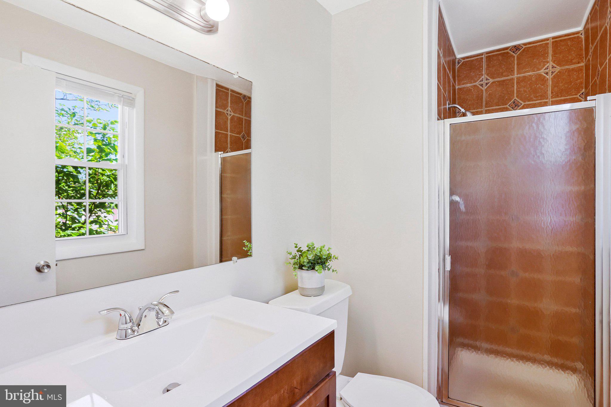 LAURELTON - Residential