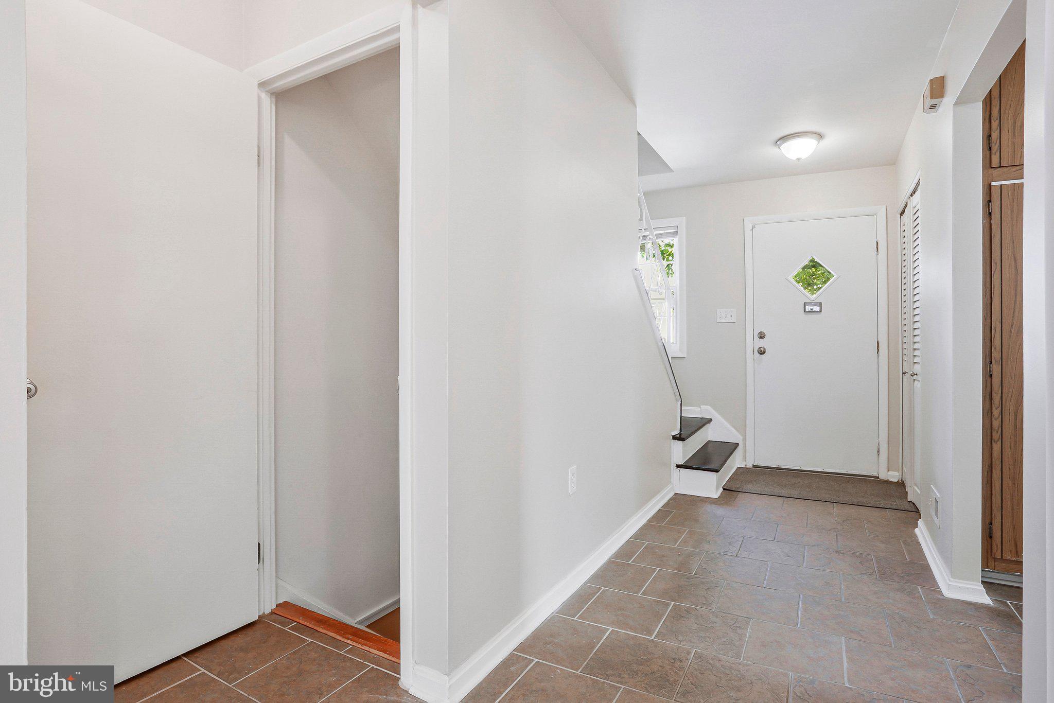LAURELTON - Residential
