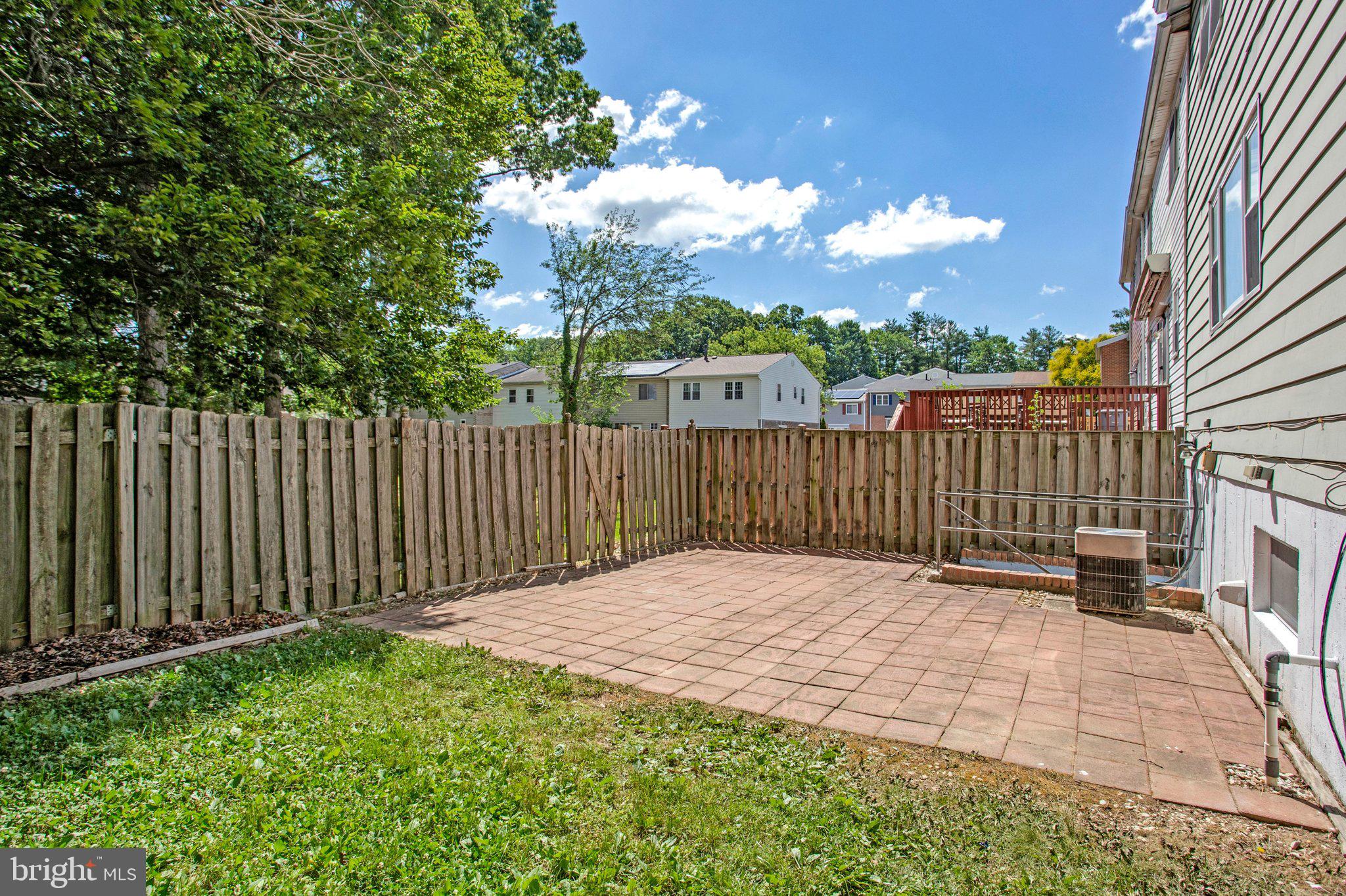 LAURELTON - Residential