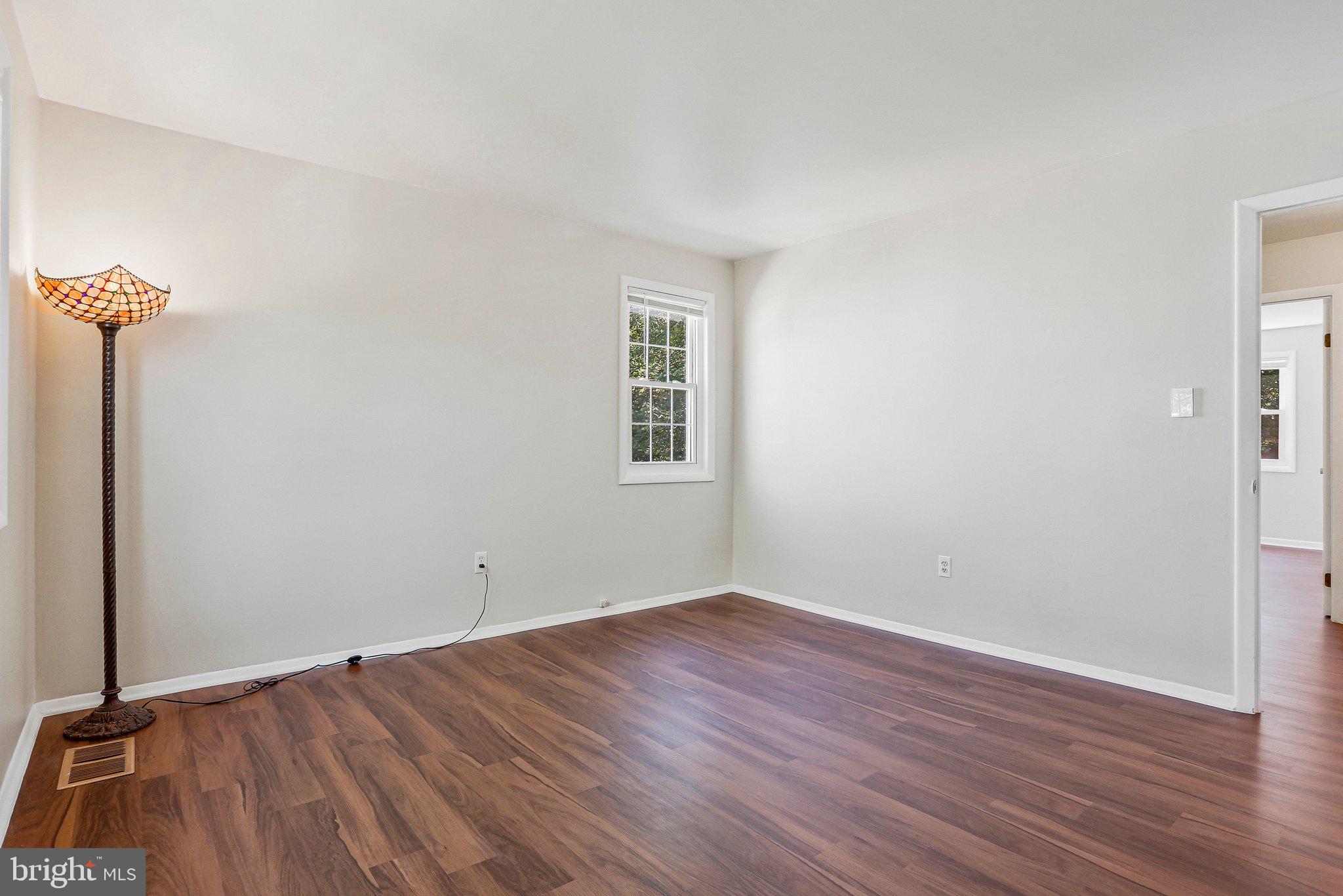 LAURELTON - Residential