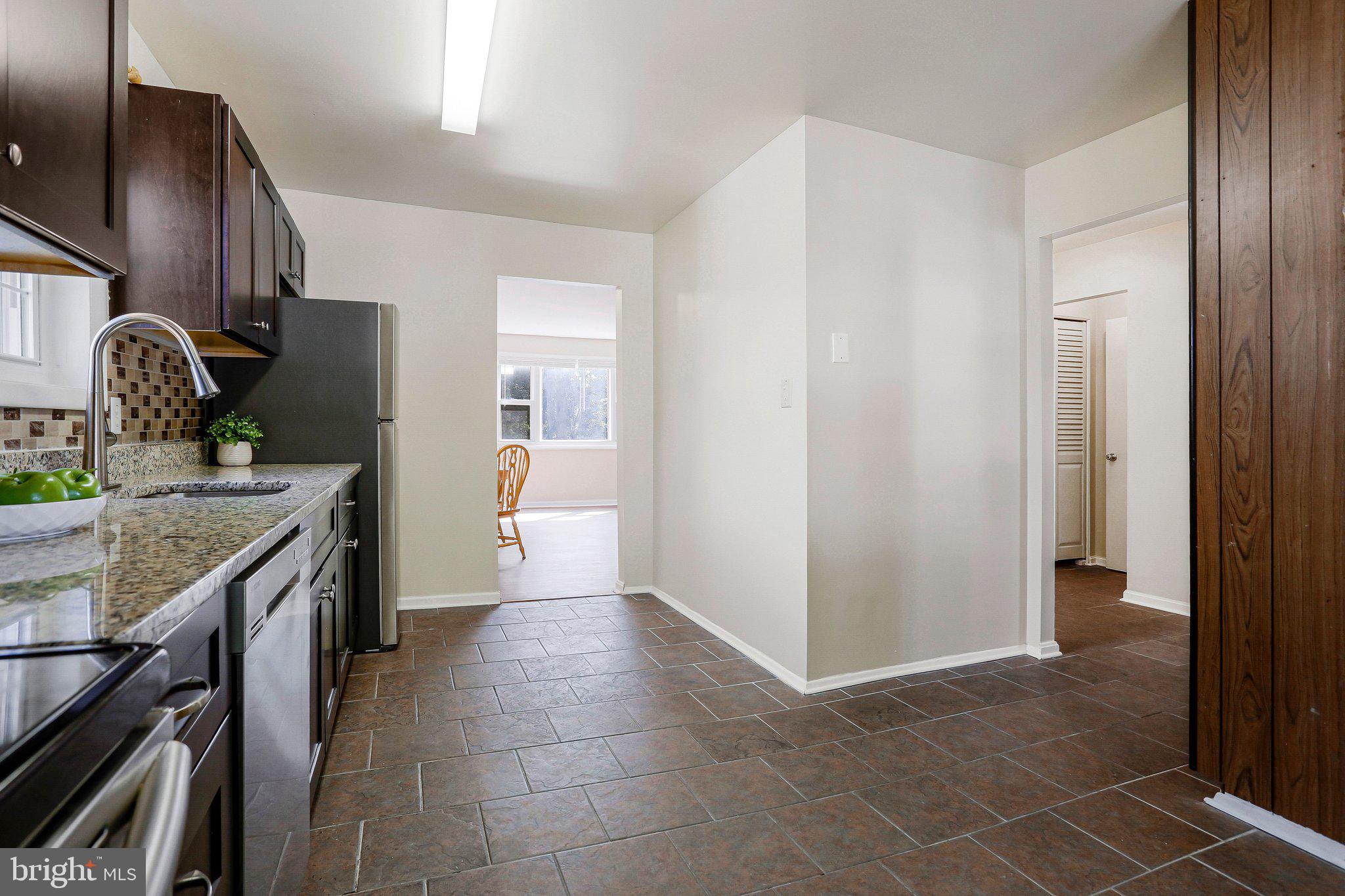 LAURELTON - Residential