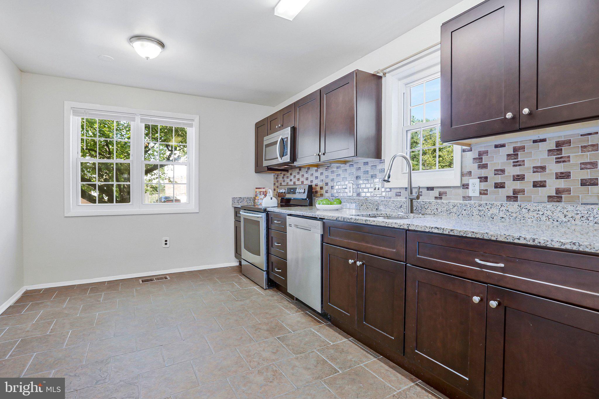 LAURELTON - Residential