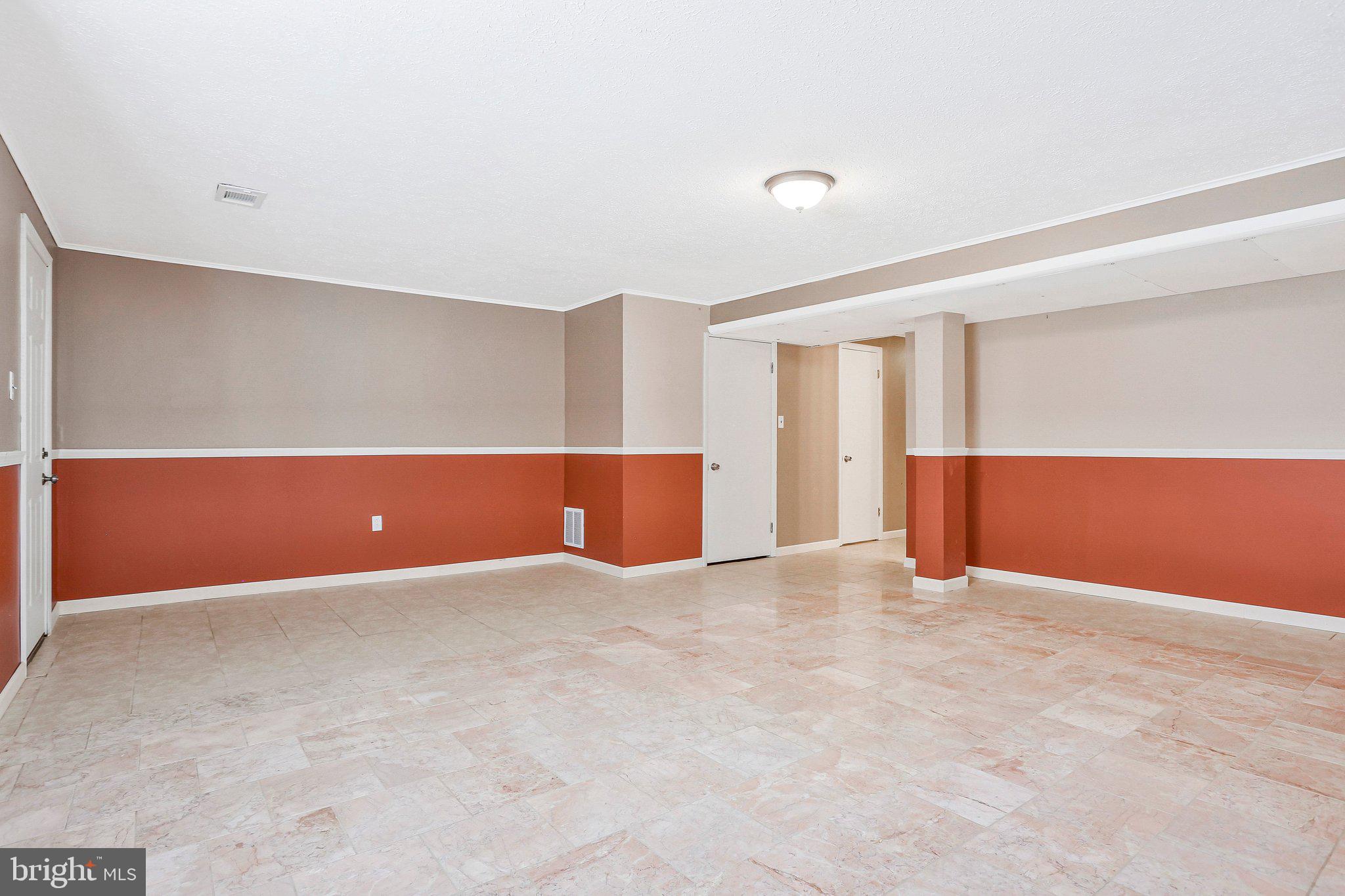 LAURELTON - Residential