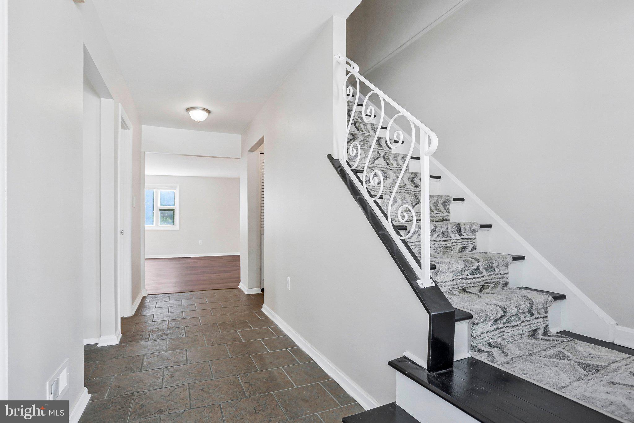 LAURELTON - Residential
