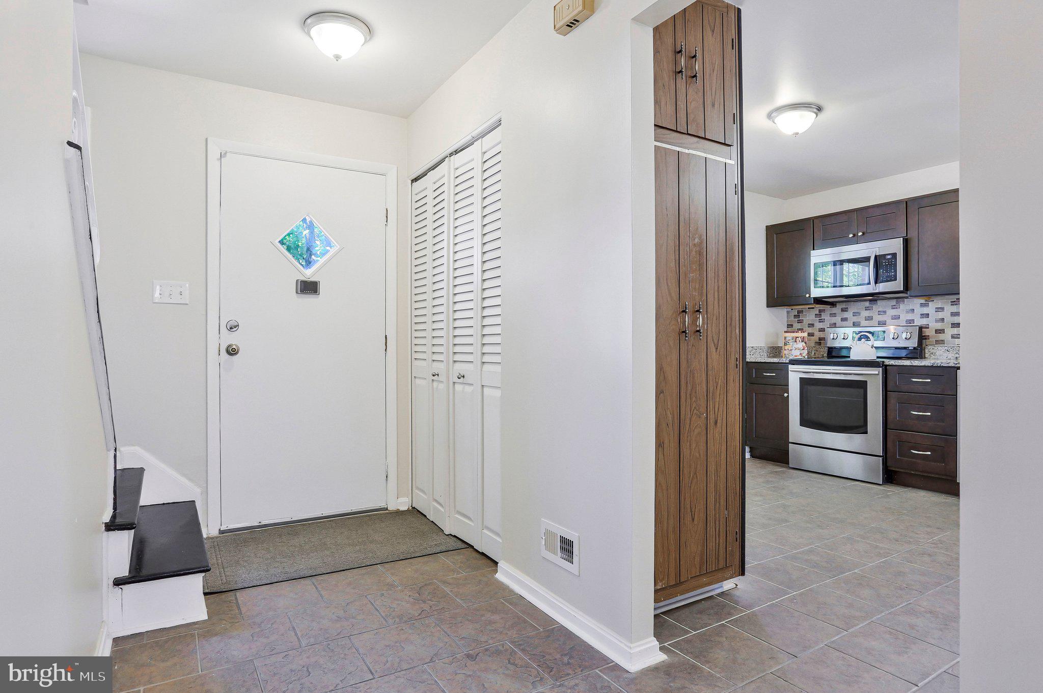 LAURELTON - Residential