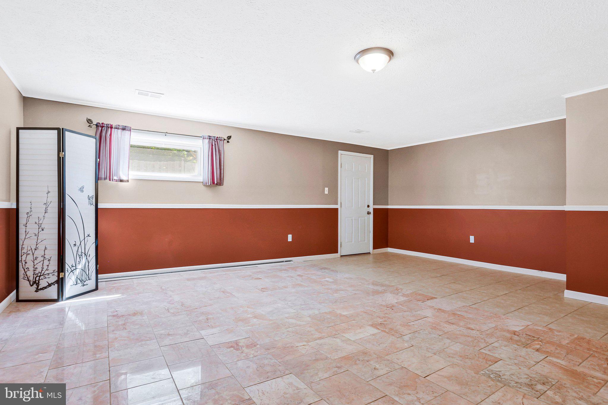LAURELTON - Residential