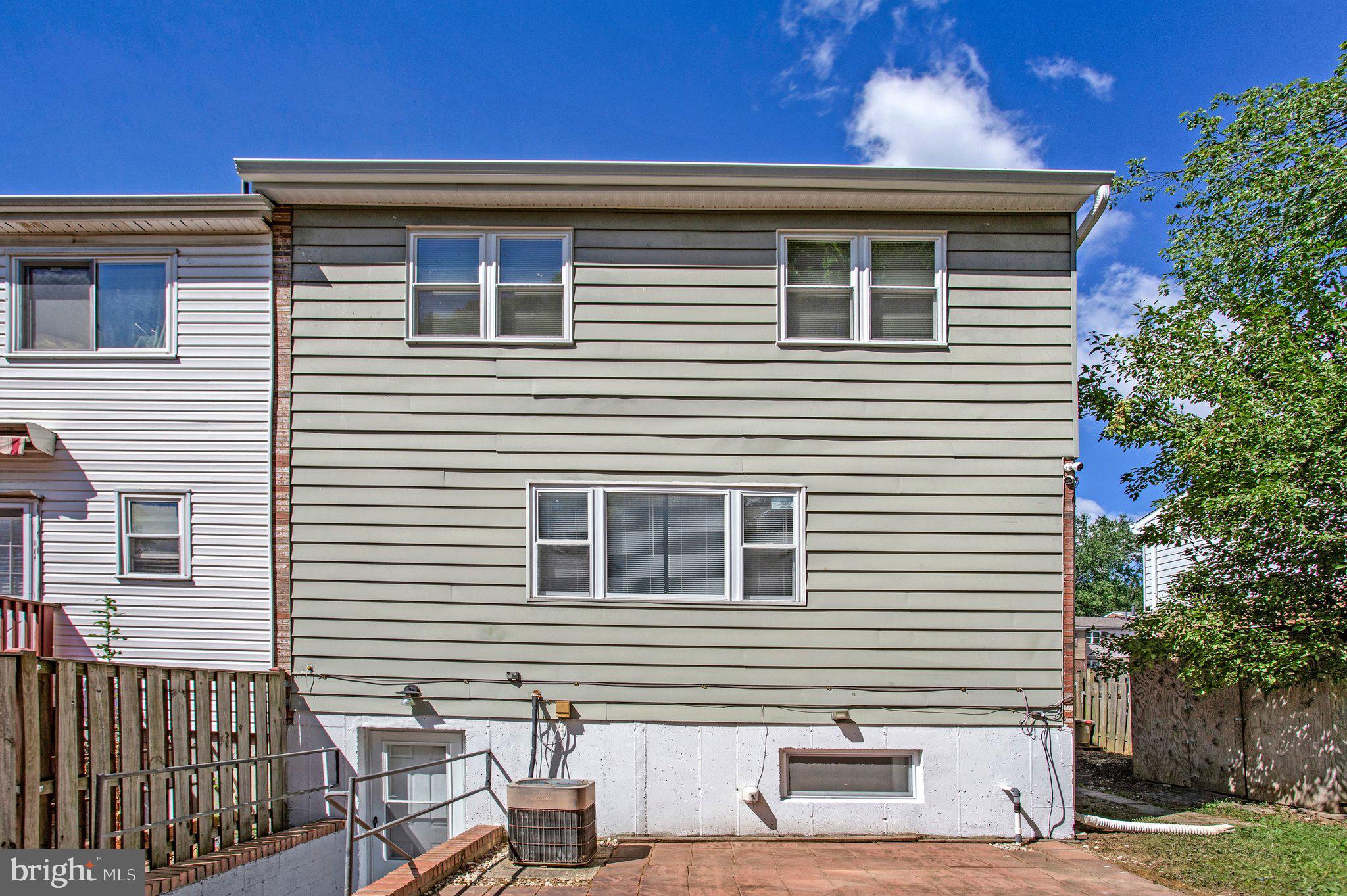 LAURELTON - Residential