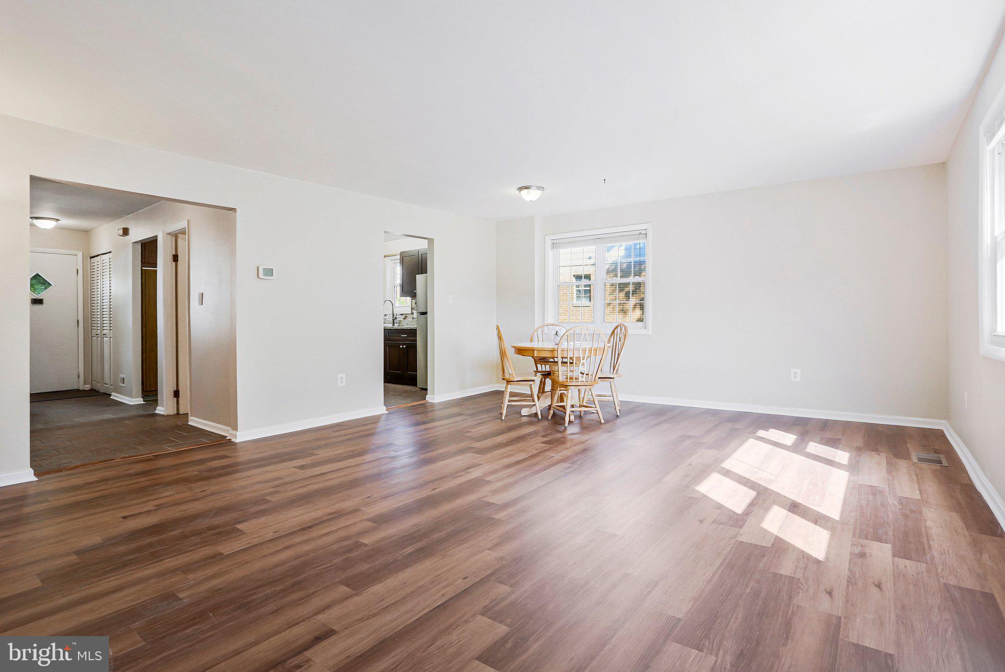 LAURELTON - Residential