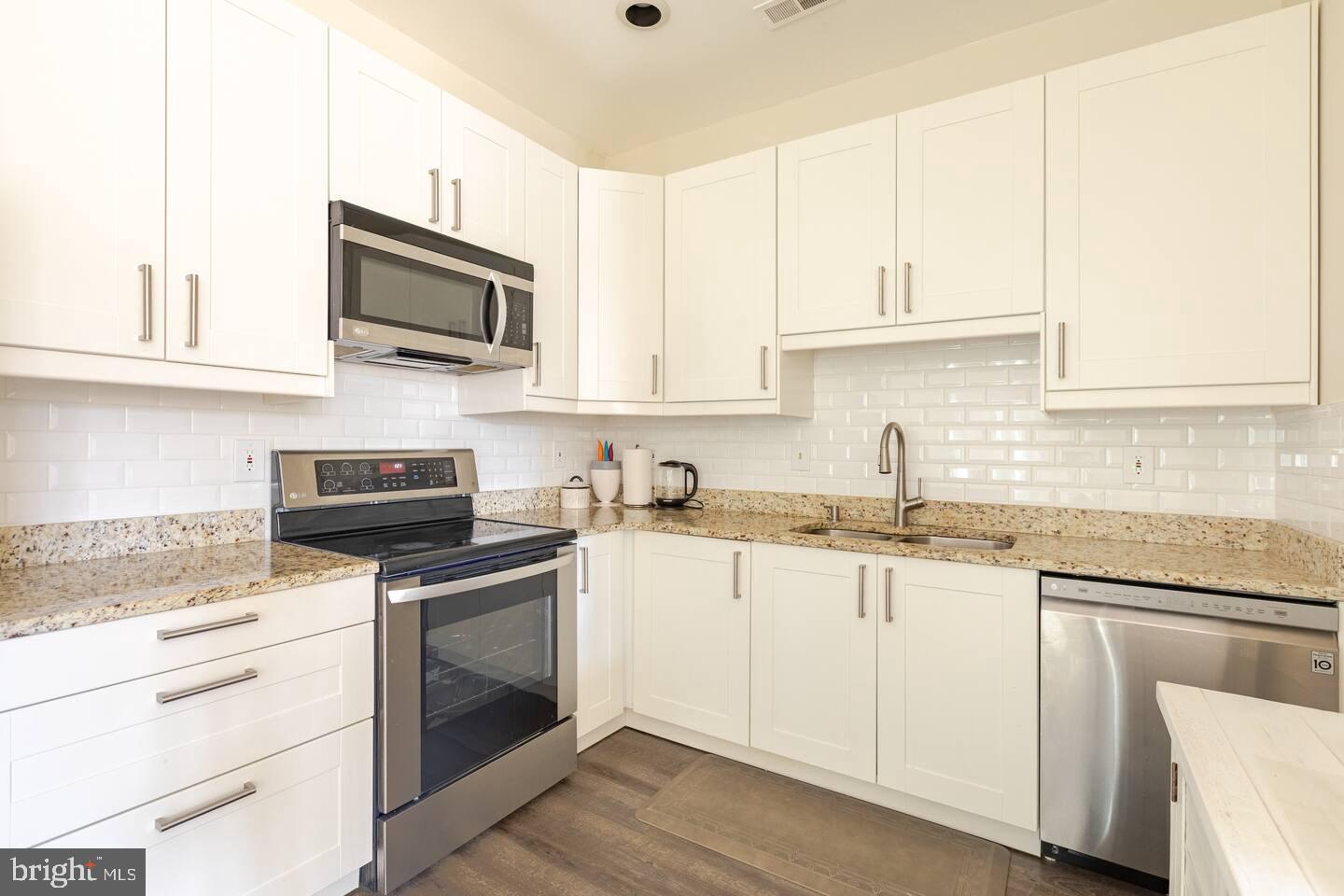 MONTGOMERY PLACE - Residential Lease