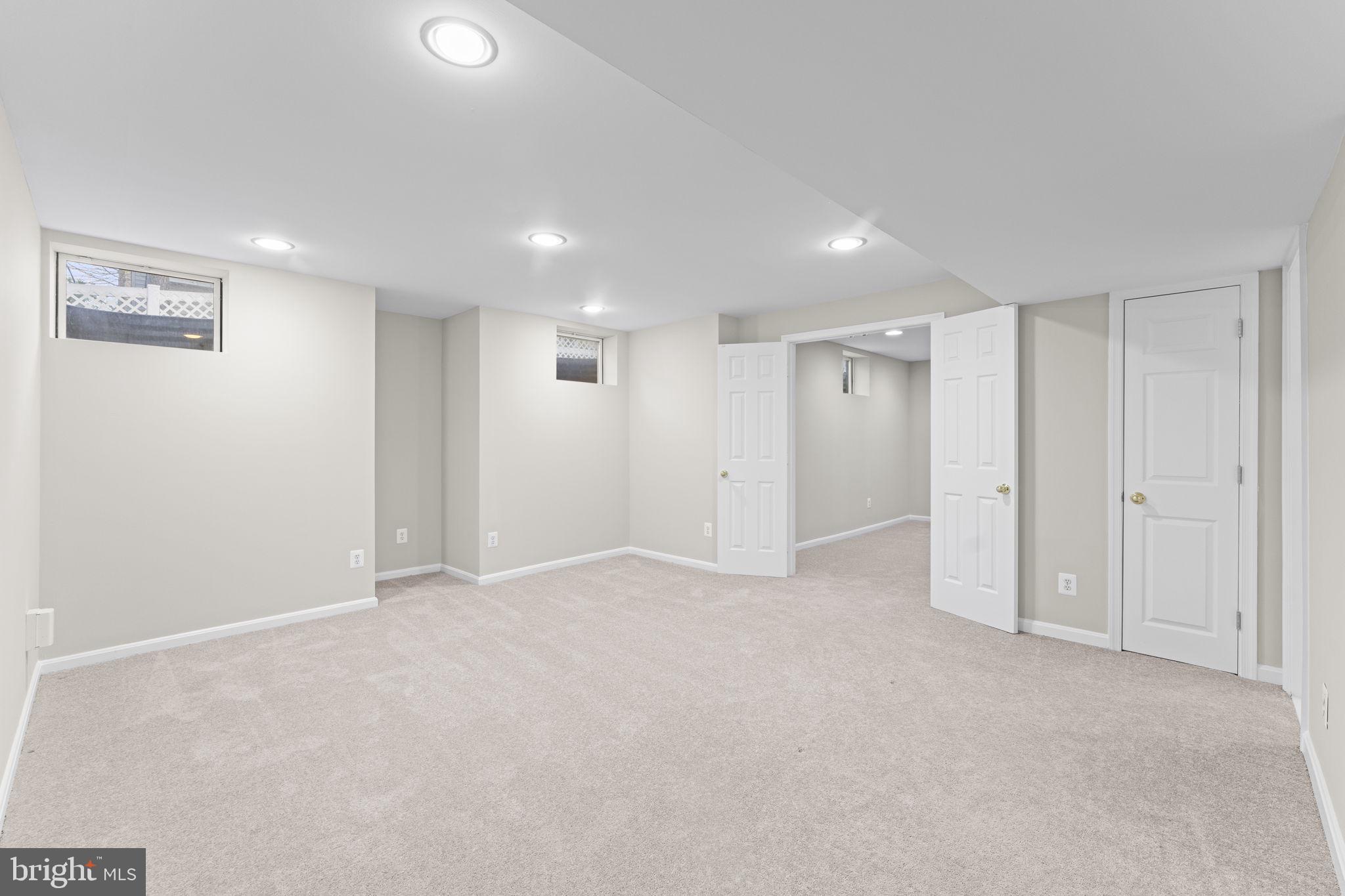 LAKE POINT - Residential