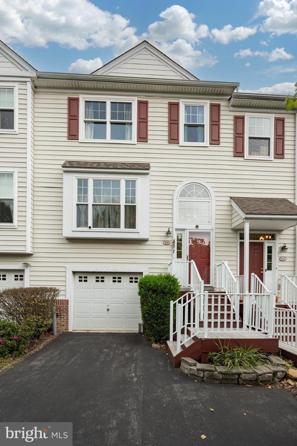 CHARLESTOWN OAKS - Residential