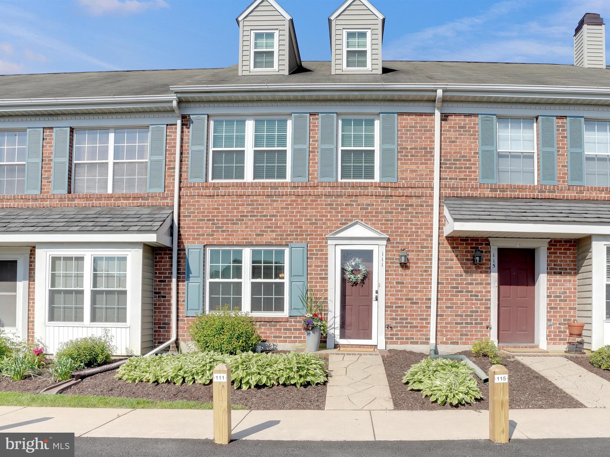 Easy living!  Newly painted condo, with new flooring in 3rd floor bedroom.  2 off street parking spaces.  Fantastic location, close to everything!