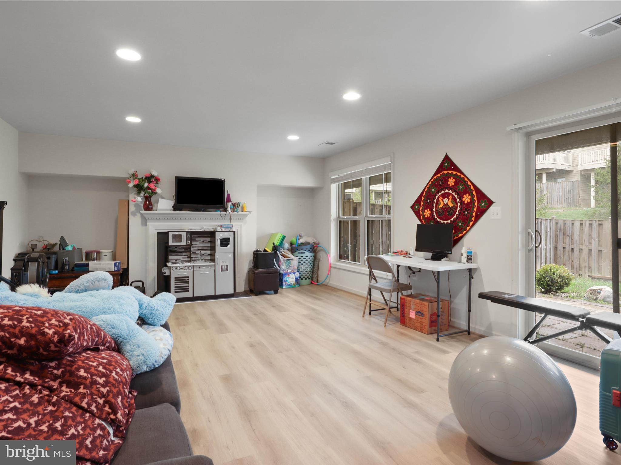 BRAMBLETON LANDBAY - Residential Lease