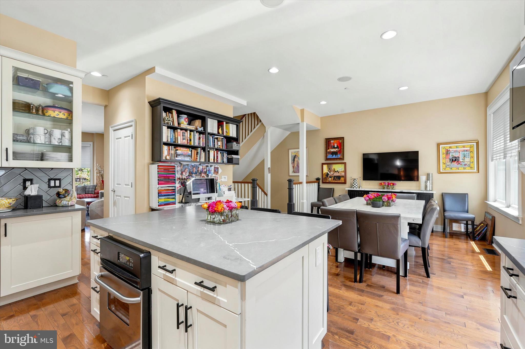 SOCIETY HILL - Residential