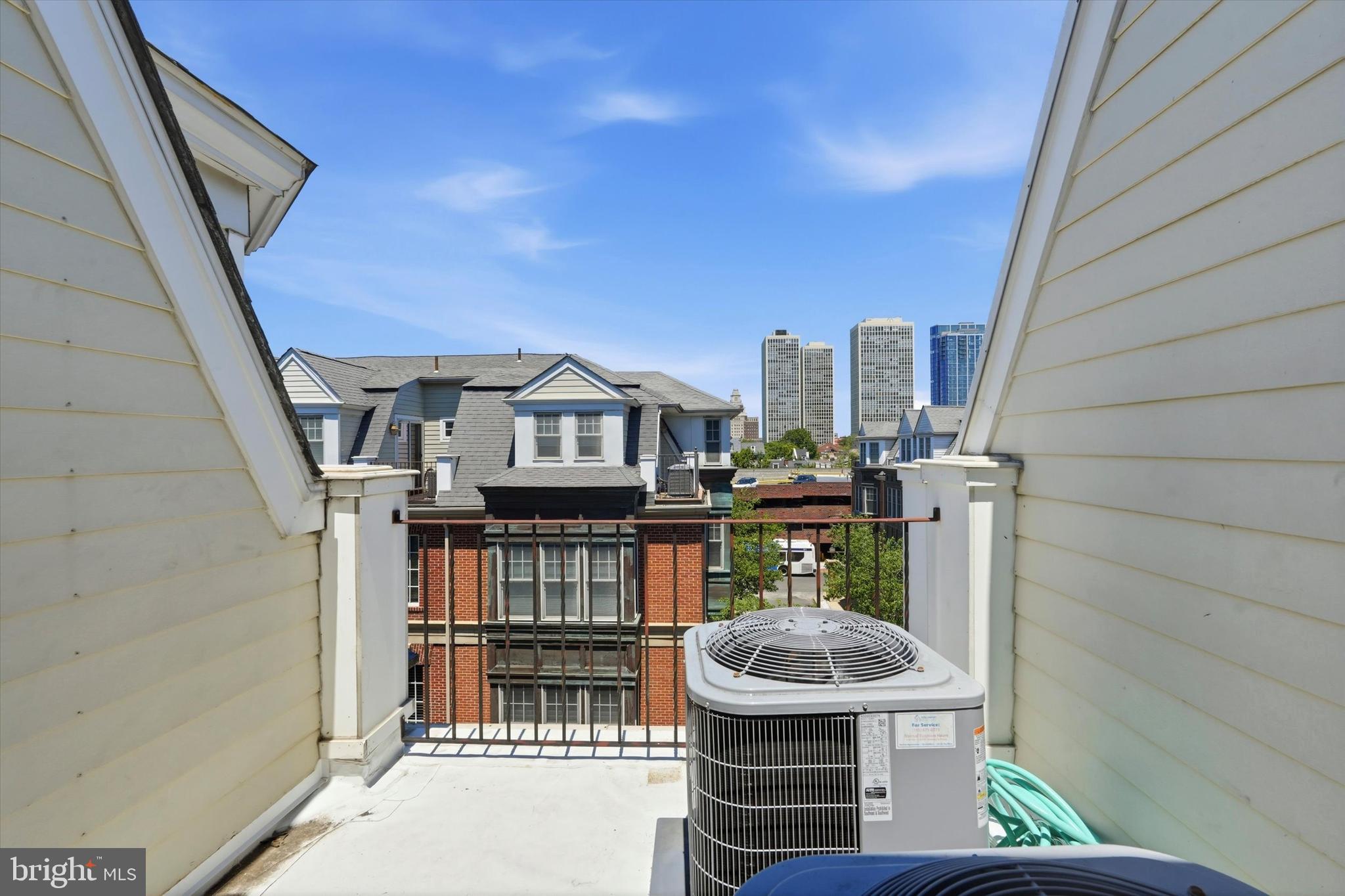 SOCIETY HILL - Residential