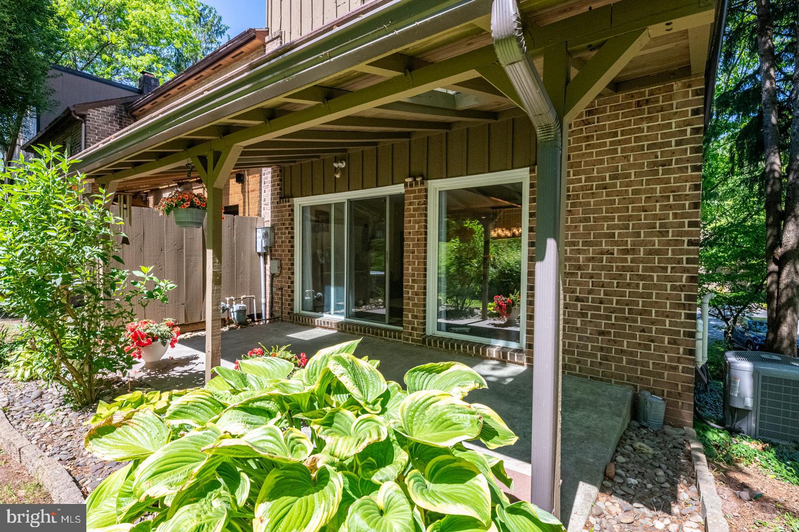 FLYING HILLS - Residential