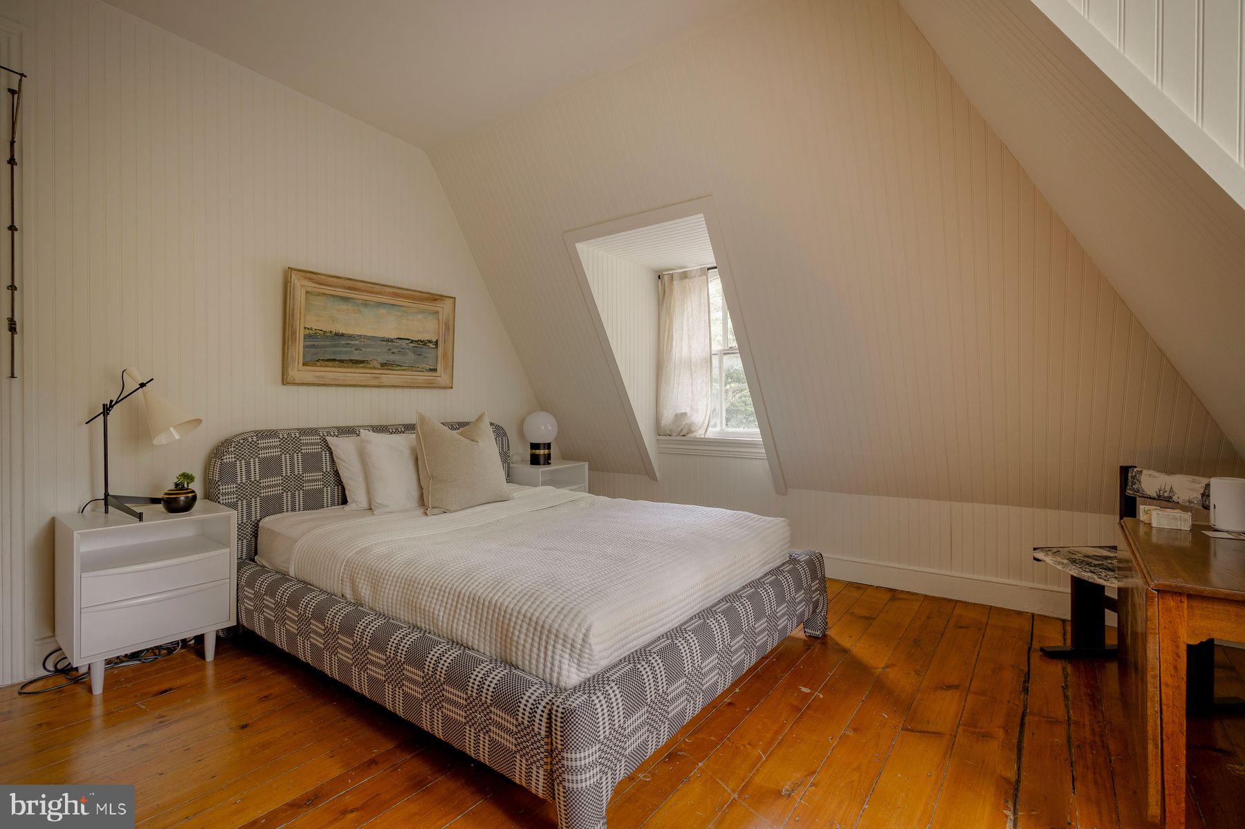 CHESTNUT HILL - Residential