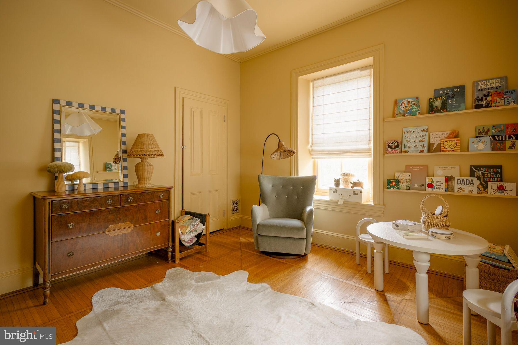 CHESTNUT HILL - Residential