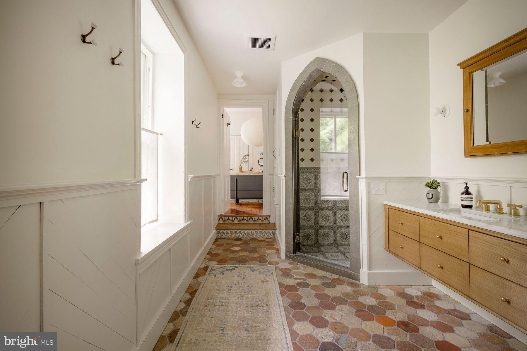 CHESTNUT HILL - Residential