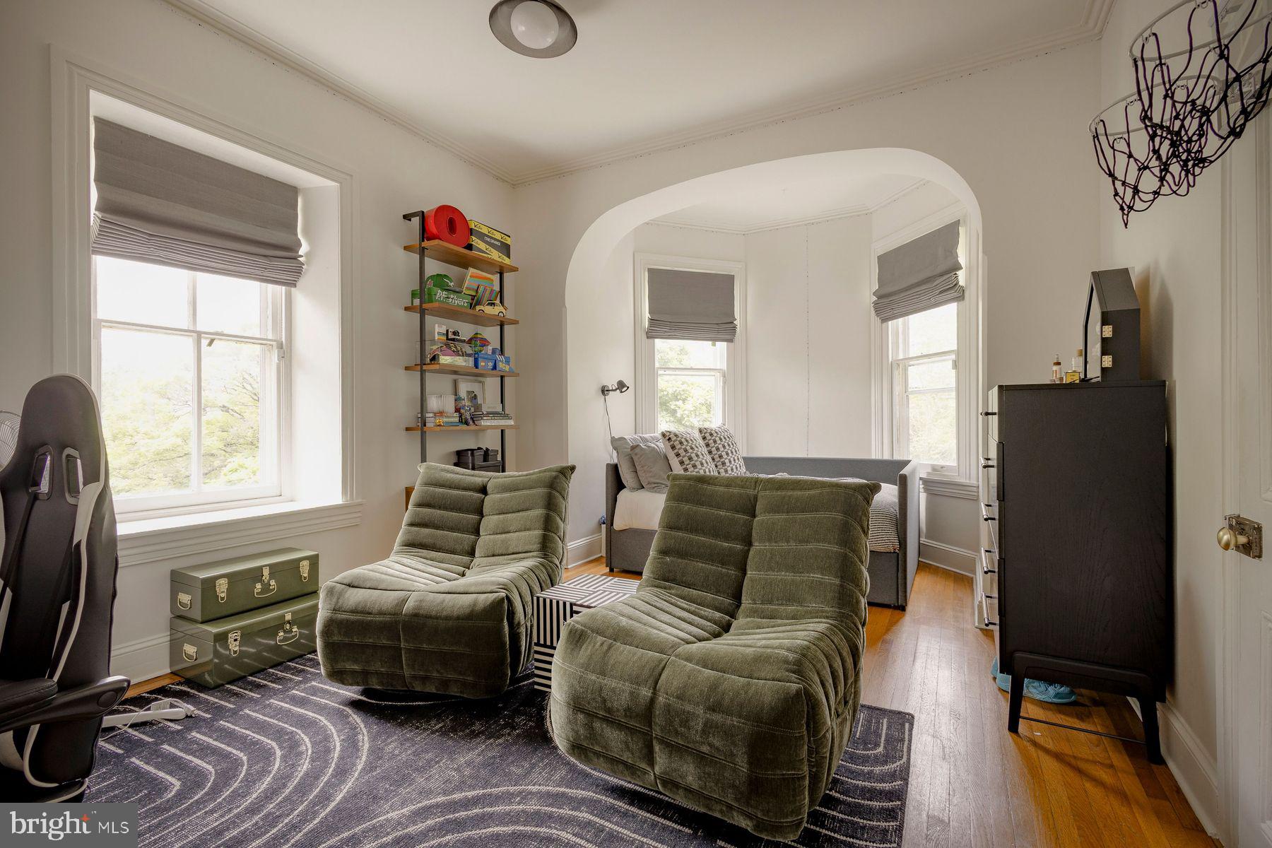 CHESTNUT HILL - Residential