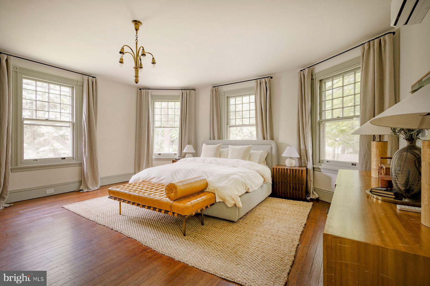 CHESTNUT HILL - Residential