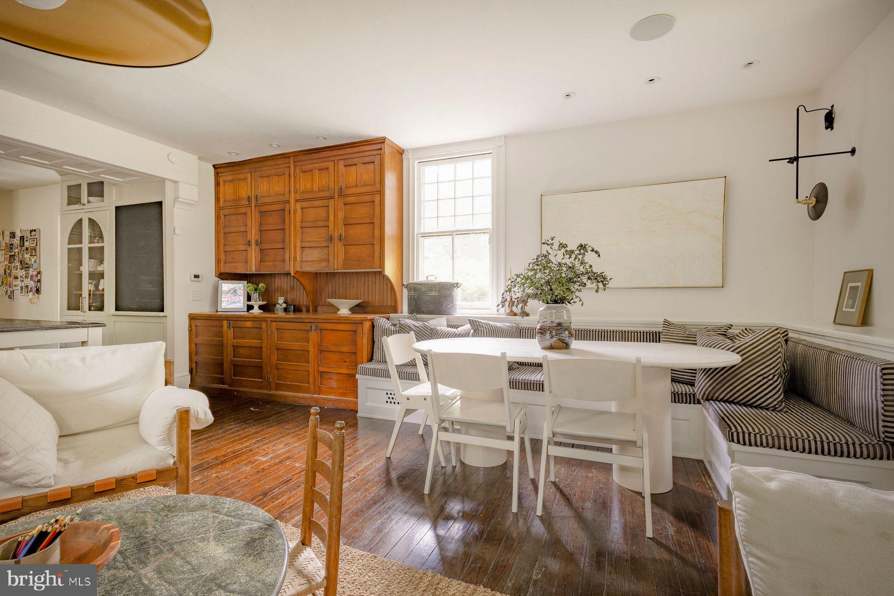 CHESTNUT HILL - Residential