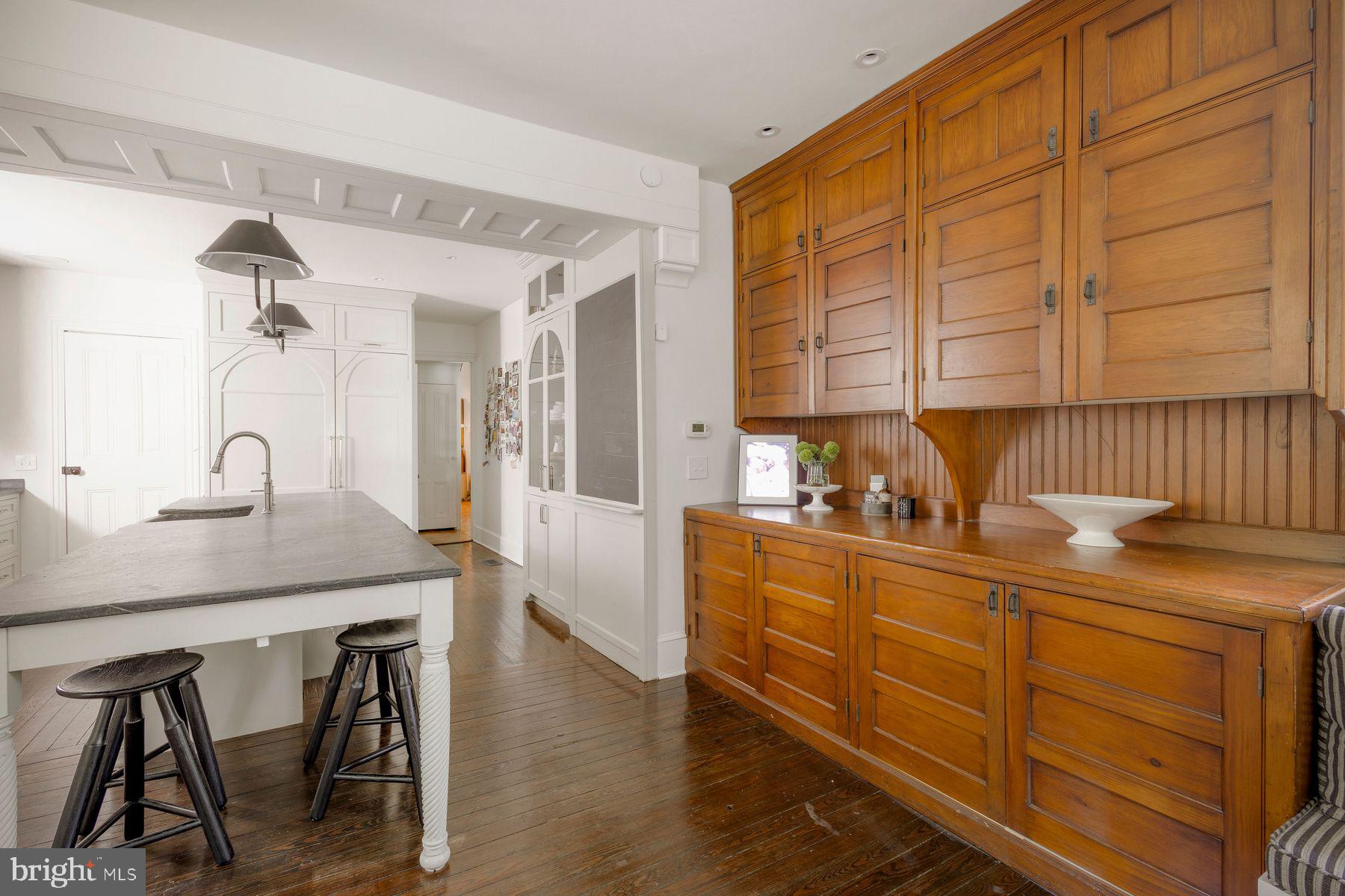 CHESTNUT HILL - Residential
