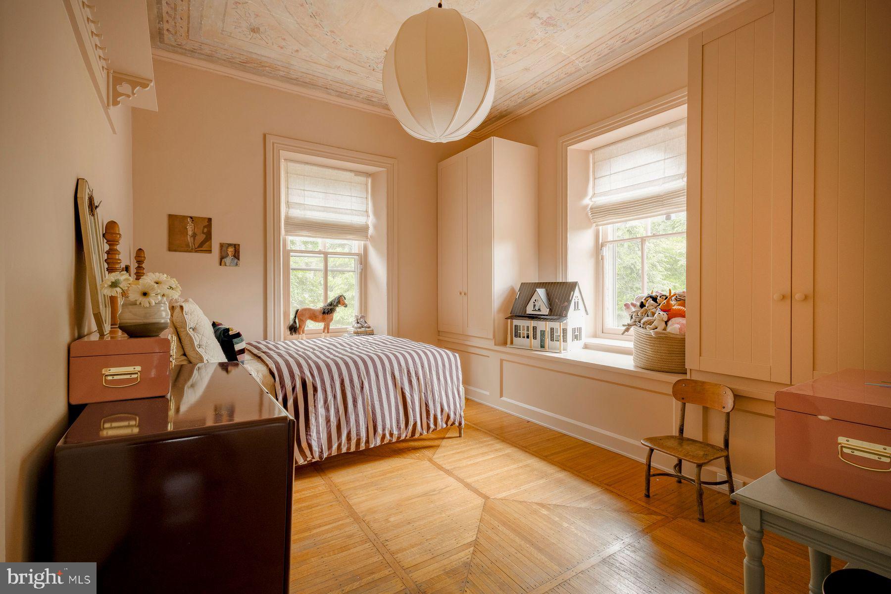 CHESTNUT HILL - Residential