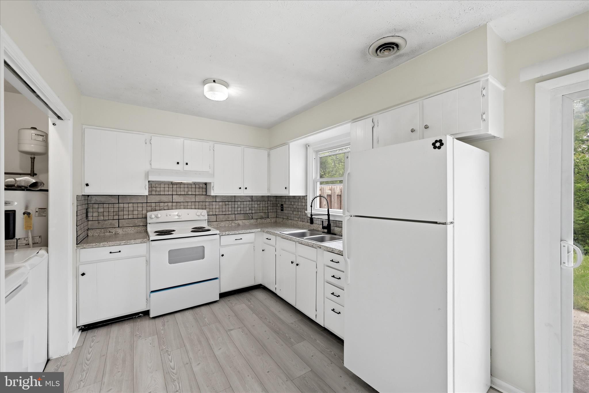 ASH HOLLOW ESTATES - Residential